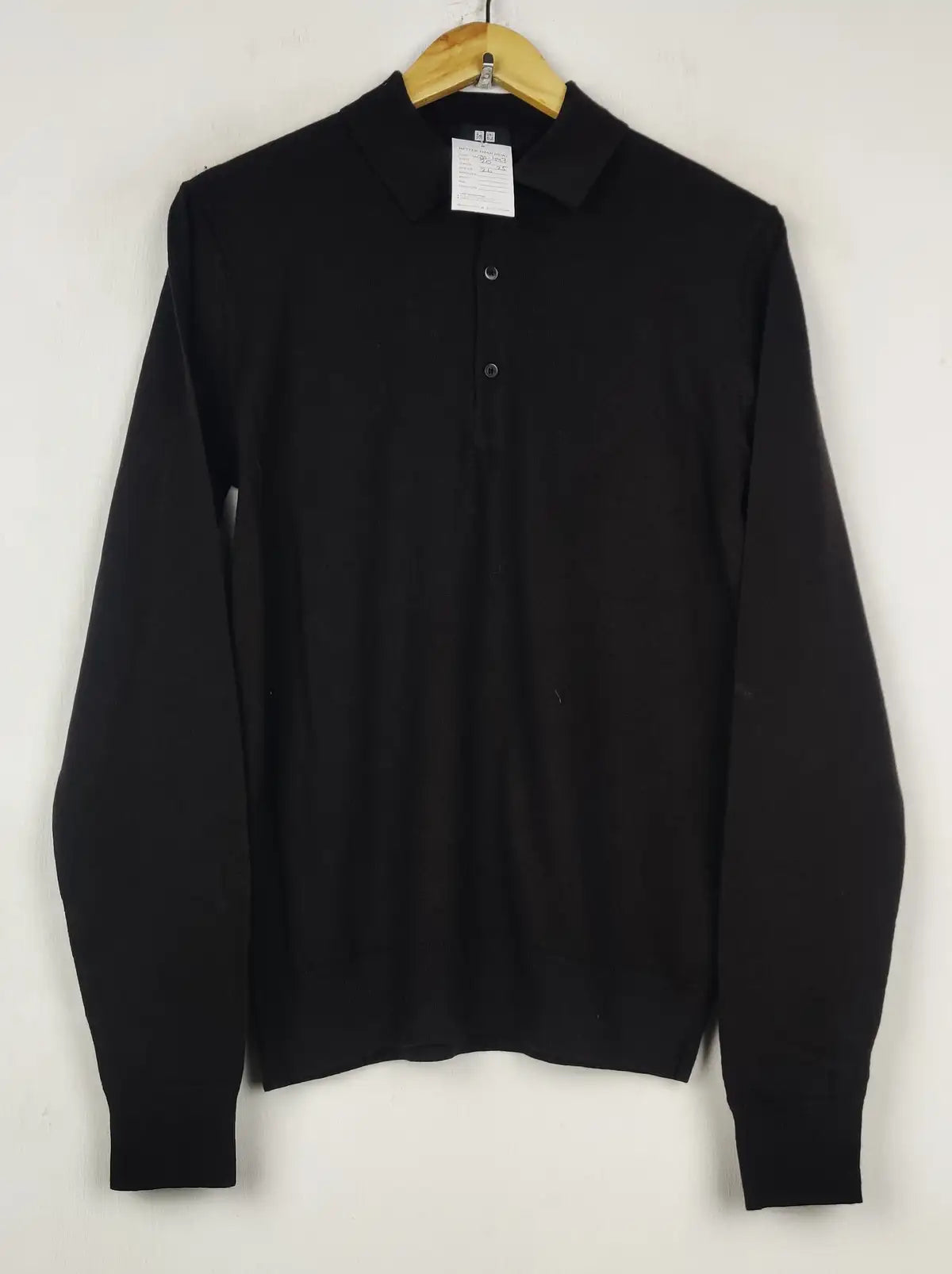 Buy online pre-used pre-loved 100% authentic & Original branded Uniqlo (WJS-447) available in Pakistan. Top international brands avilable.
