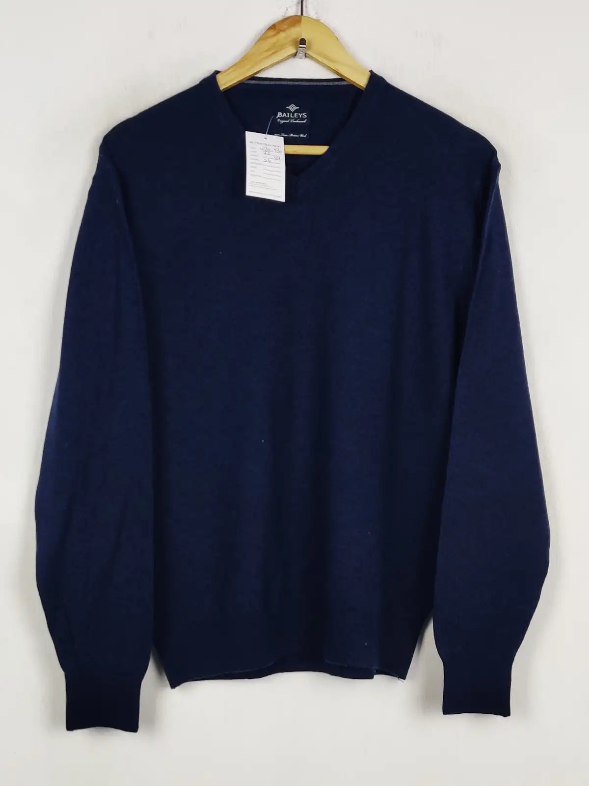 Buy online pre-used pre-loved 100% authentic & Original branded Barrie (WJS-470) available in Pakistan. Top international brands avilable.