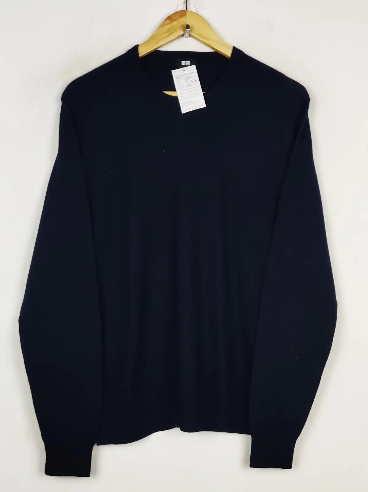 Buy online pre-used pre-loved 100% authentic & Original branded Uniqlo (WJS-487) available in Pakistan. Top international brands avilable.