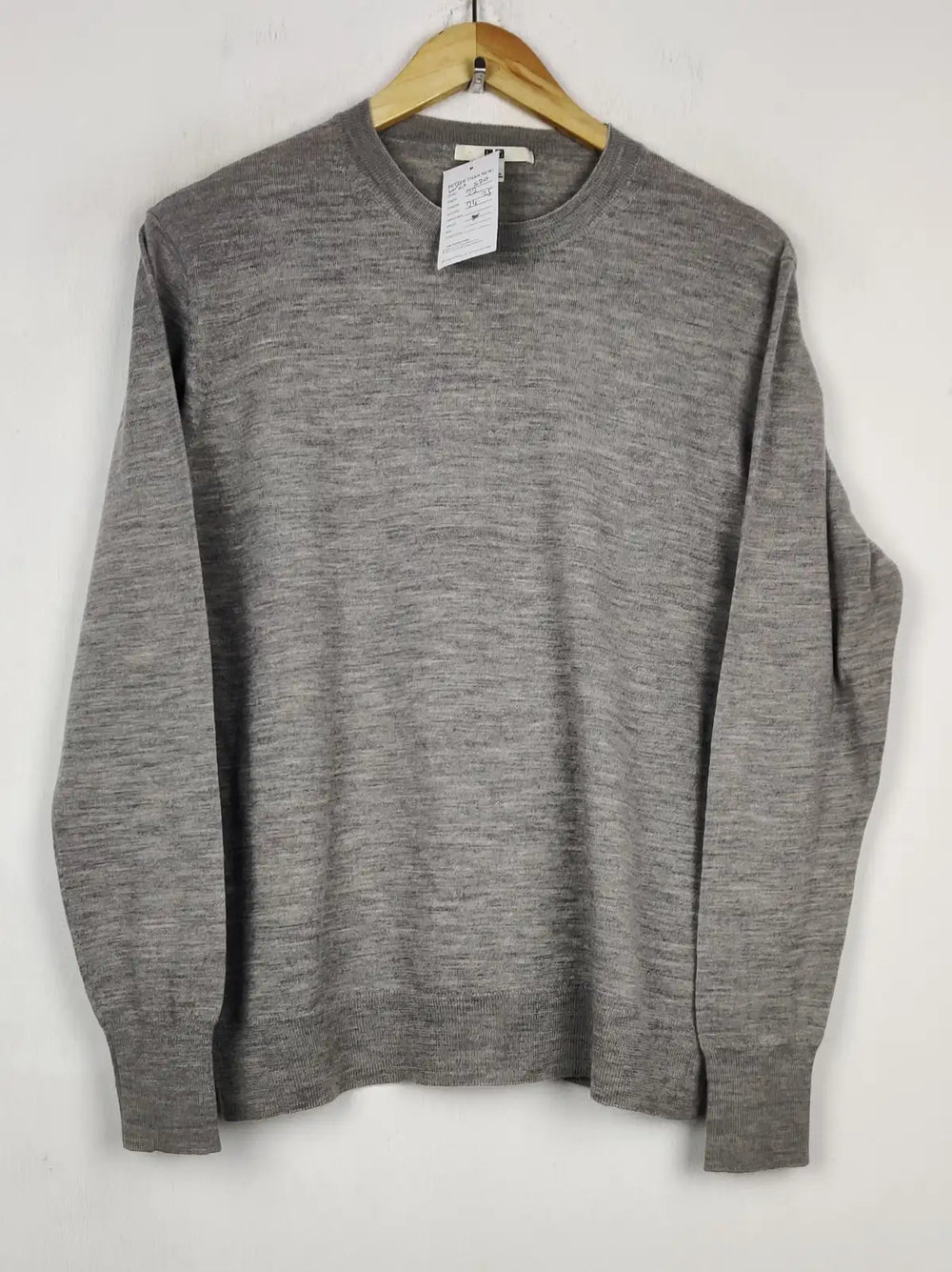 Buy online pre-used pre-loved 100% authentic & Original branded Uniqlo (WJS-520) available in Pakistan. Top international brands avilable.