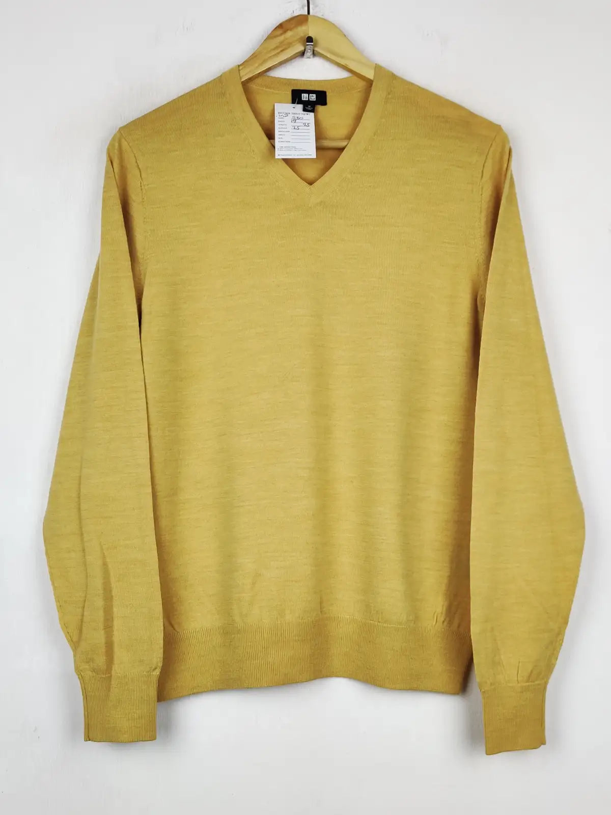 Buy online pre-used pre-loved 100% authentic & Original branded Uniqlo (WJS-530) available in Pakistan. Top international brands avilable.