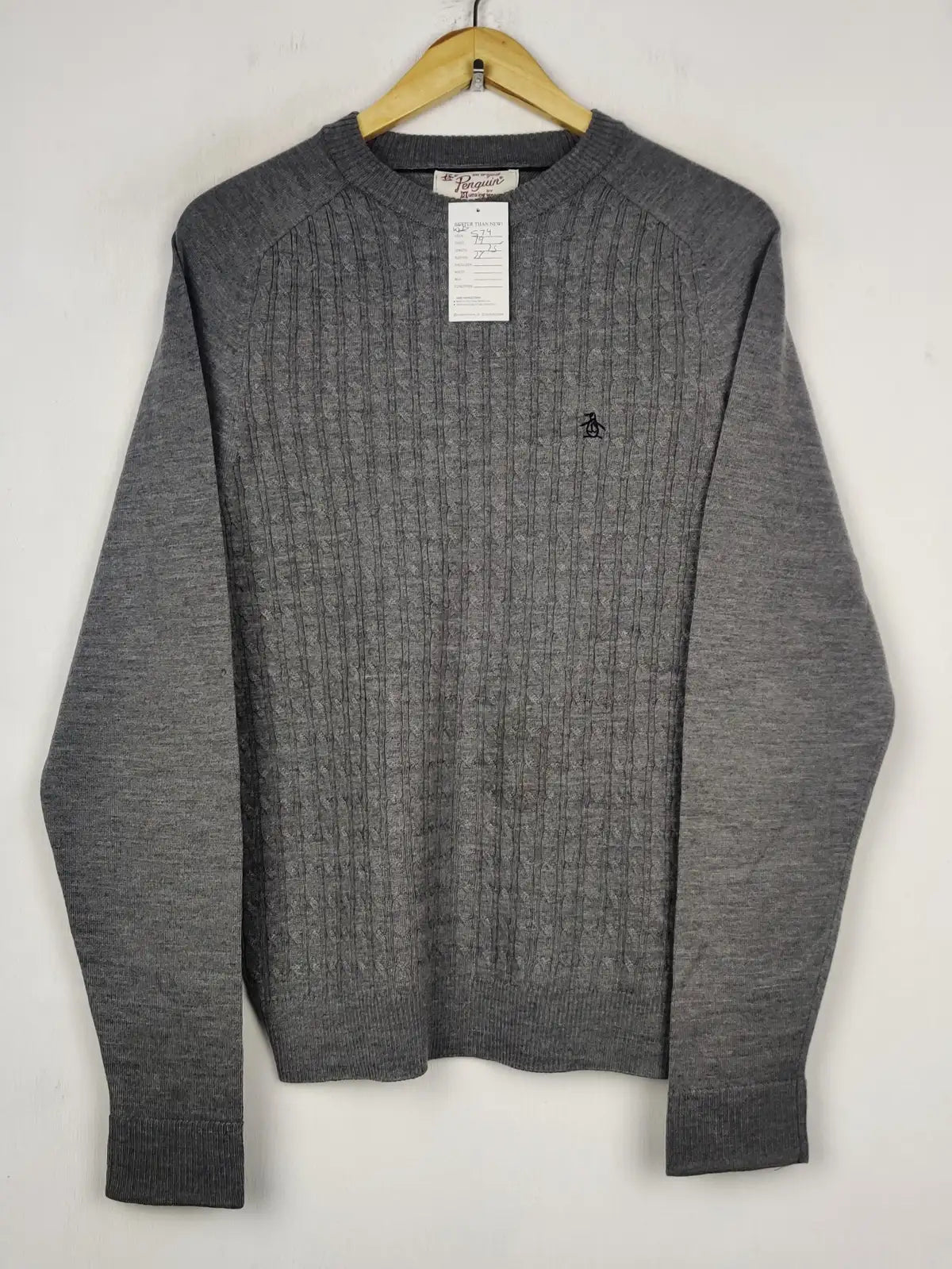 Buy online pre-used pre-loved 100% authentic & Original branded Penguin (WJS-574) available in Pakistan. Top international brands avilable.