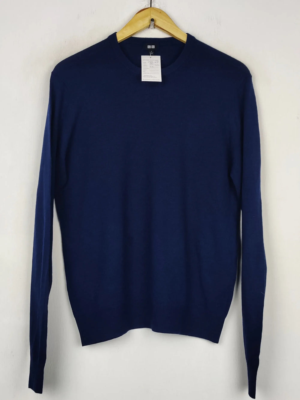 Buy online pre-used pre-loved 100% authentic & Original branded Uniqlo (WJS-671) available in Pakistan. Top international brands avilable.