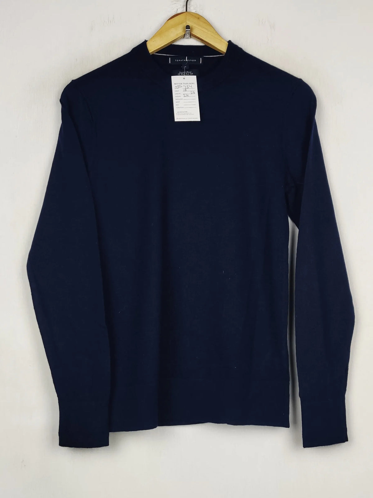 Buy online pre-used pre-loved 100% authentic & Original branded T.O.M.M.Y H.I.L.F.I.G.E.R (WJS-734) available in Pakistan. Top international brands avilable.