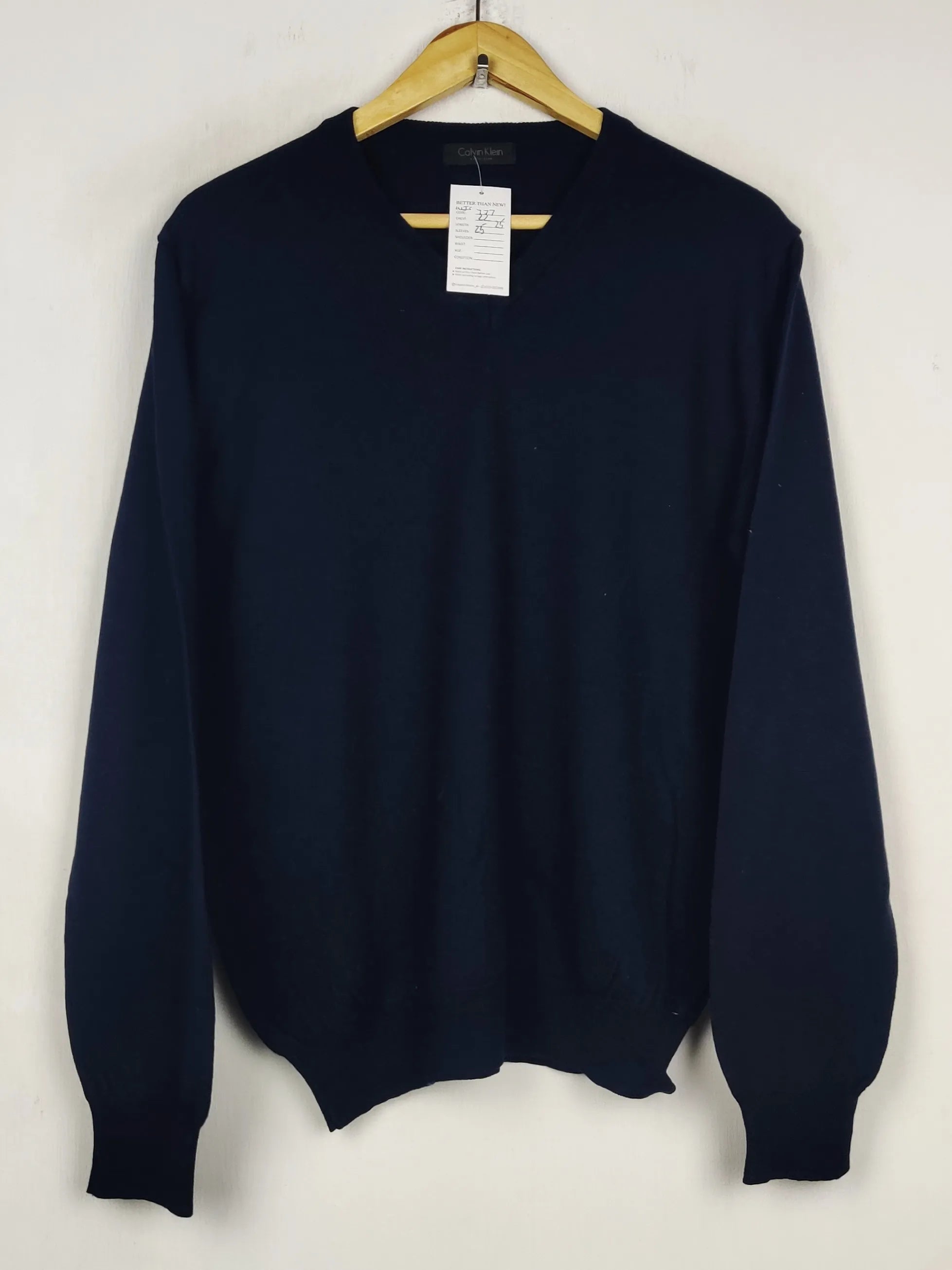 Buy online pre-used pre-loved 100% authentic & Original branded C.A.L.V.I.N. K.L.E.I.N (WJS-777) available in Pakistan. Top international brands avilable.