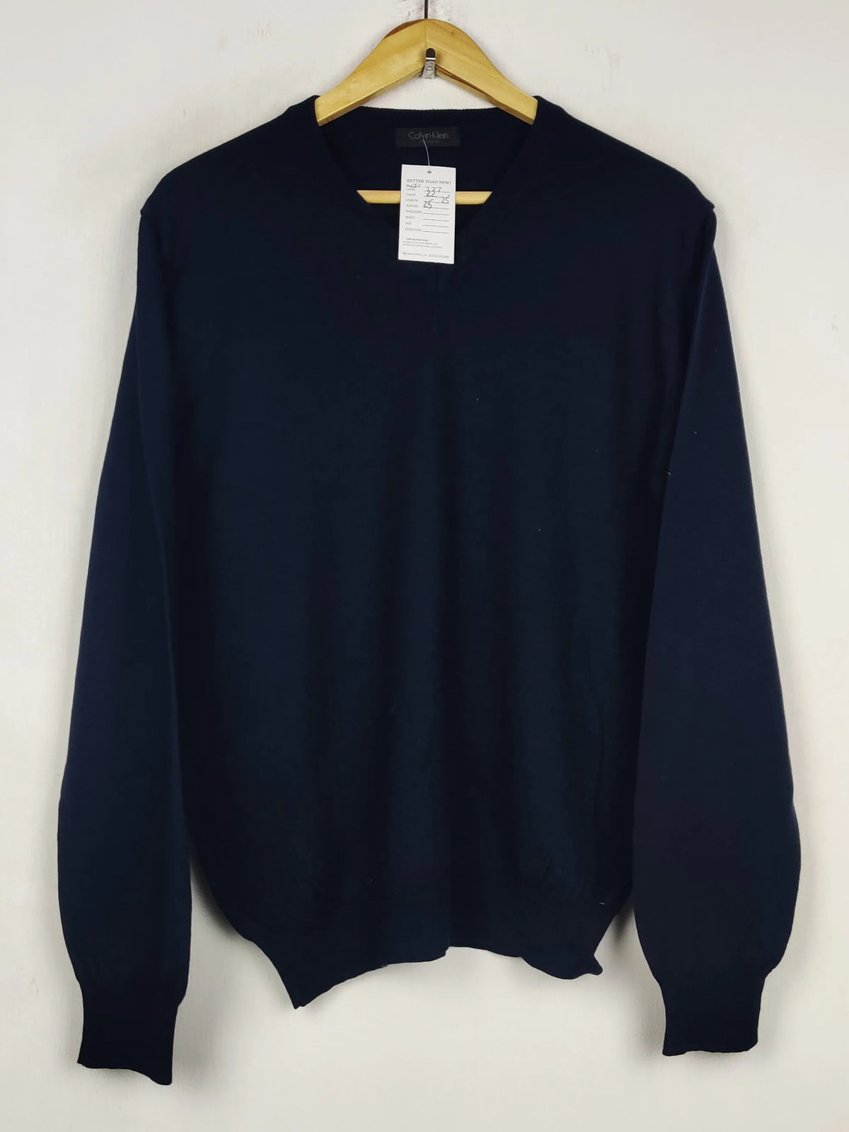 Buy online pre-used pre-loved 100% authentic & Original branded C.A.L.V.I.N. K.L.E.I.N (WJS-777) available in Pakistan. Top international brands avilable.
