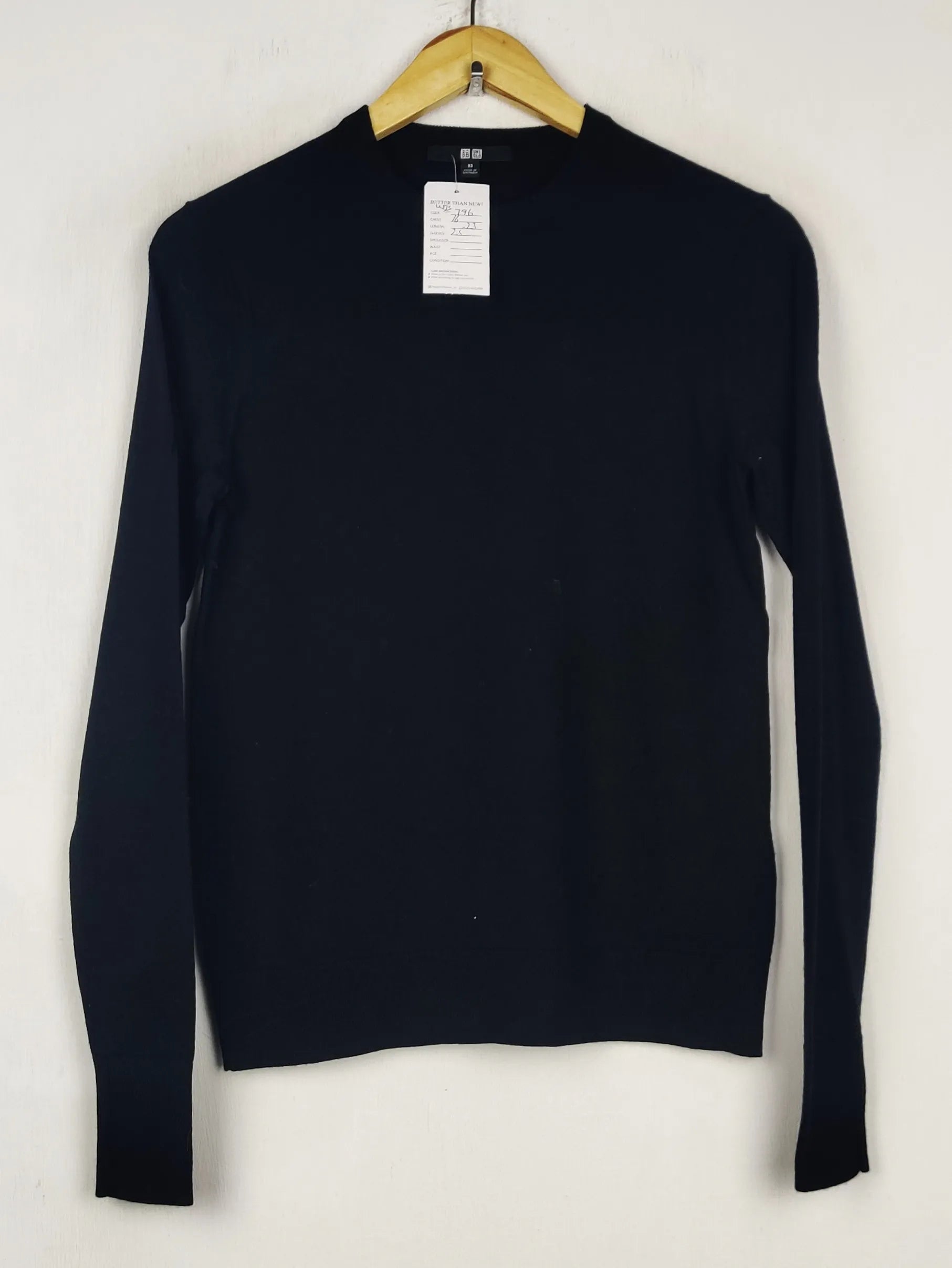 Buy online pre-used pre-loved 100% authentic & Original branded Uniqlo (WJS-796) available in Pakistan. Top international brands avilable.