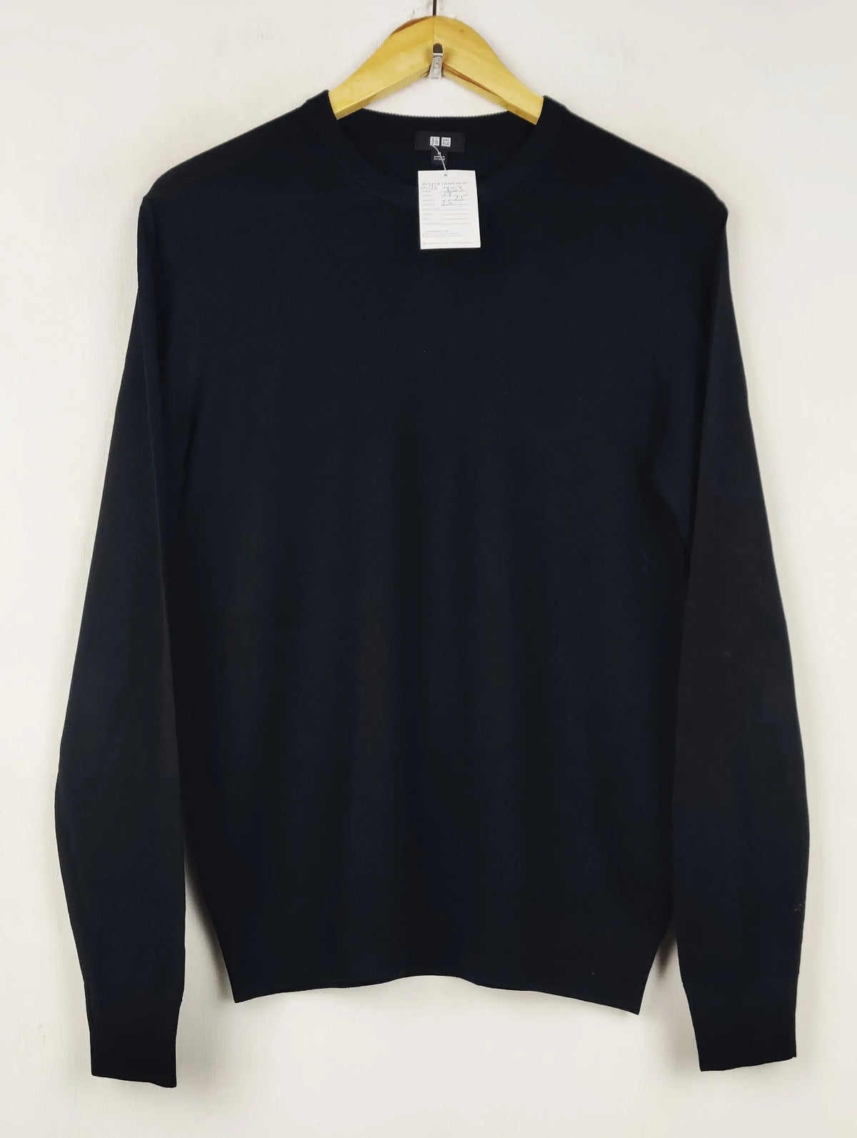 Buy online pre-used pre-loved 100% authentic & Original branded Uniqlo (WJS-953) available in Pakistan. Top international brands avilable.