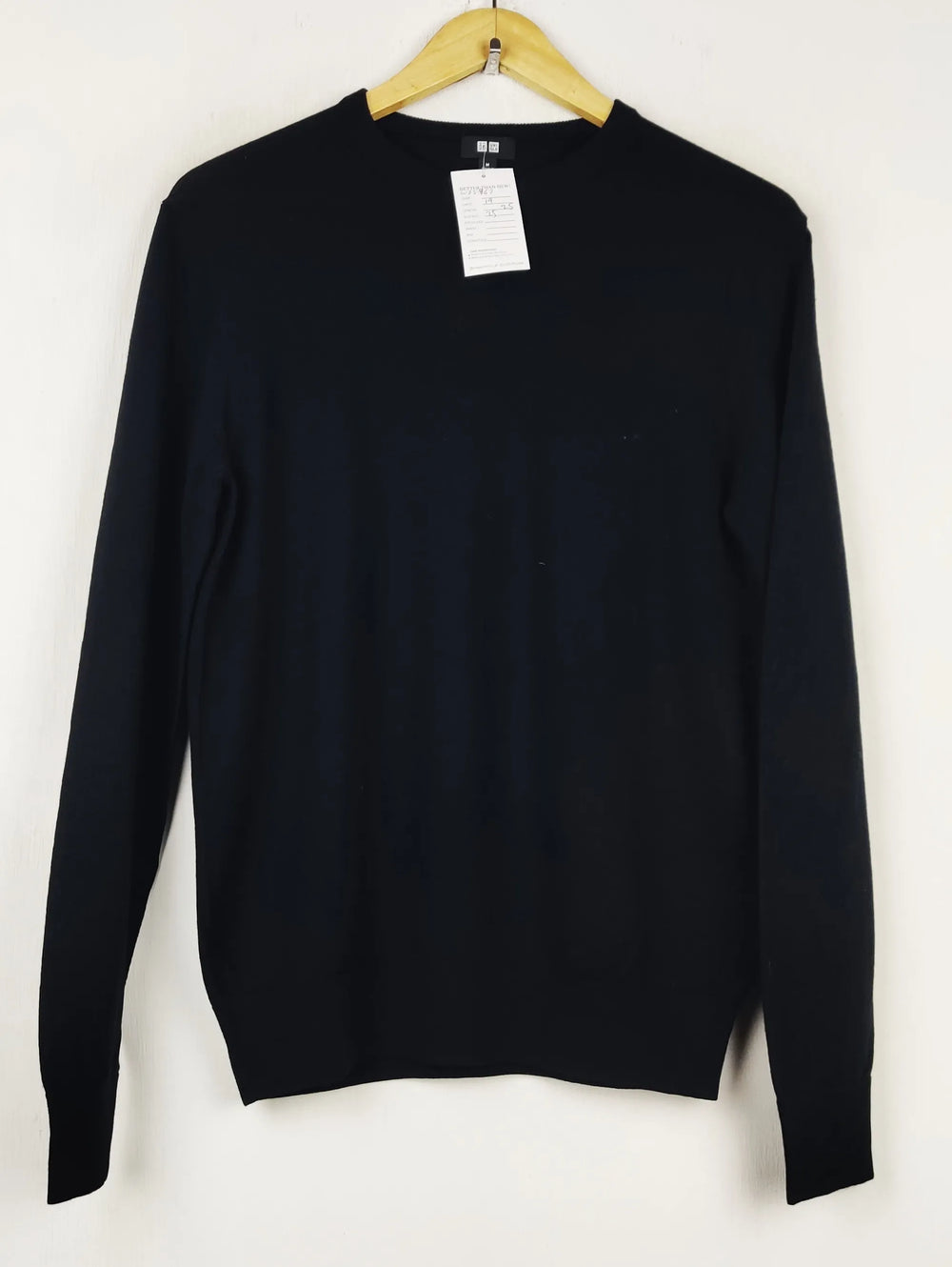 Buy online pre-used pre-loved 100% authentic & Original branded Uniqlo (WJS-967) available in Pakistan. Top international brands avilable.