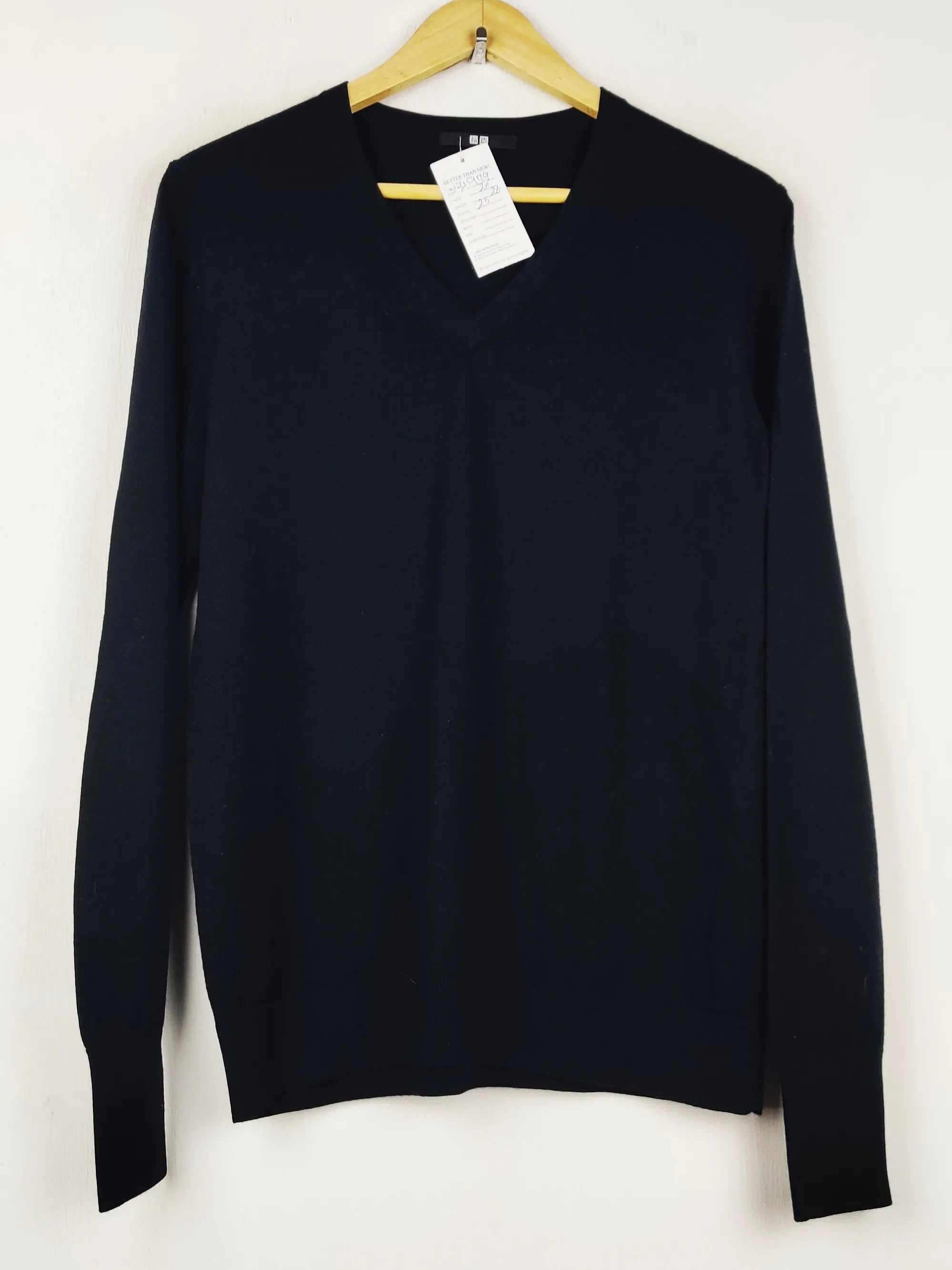 Buy online pre-used pre-loved 100% authentic & Original branded Uniqlo (WJS-979) available in Pakistan. Top international brands avilable.