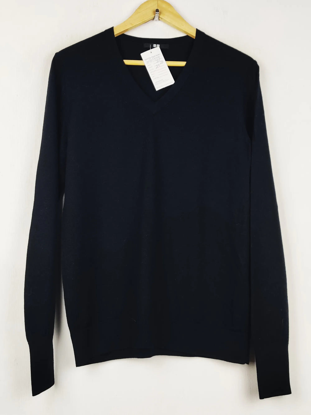 Buy online pre-used pre-loved 100% authentic & Original branded Uniqlo (WJS-979) available in Pakistan. Top international brands avilable.