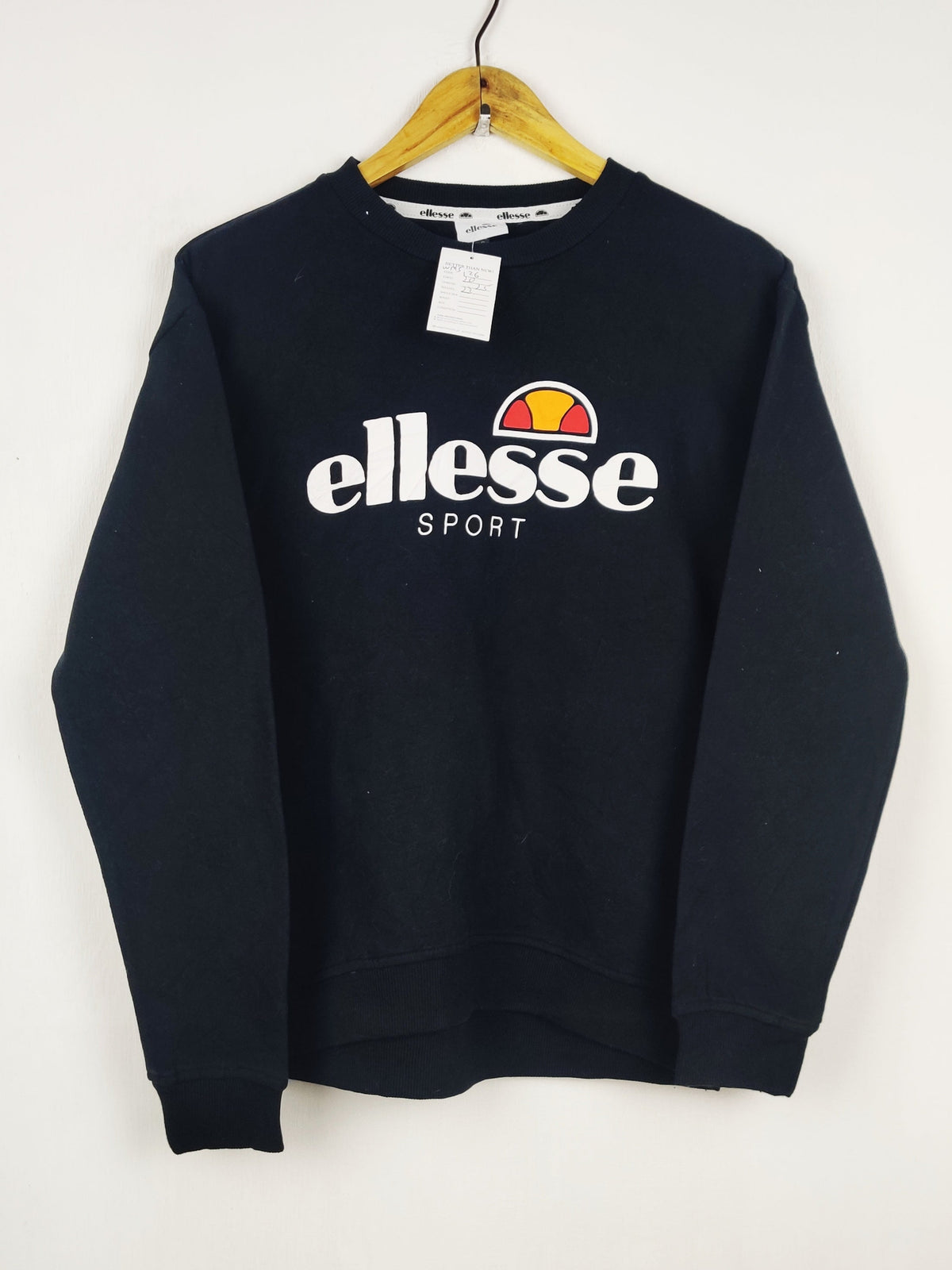Buy online pre-used pre-loved 100% authentic & Original branded Ellesse (WMS-126) available in Pakistan. Top international brands avilable.