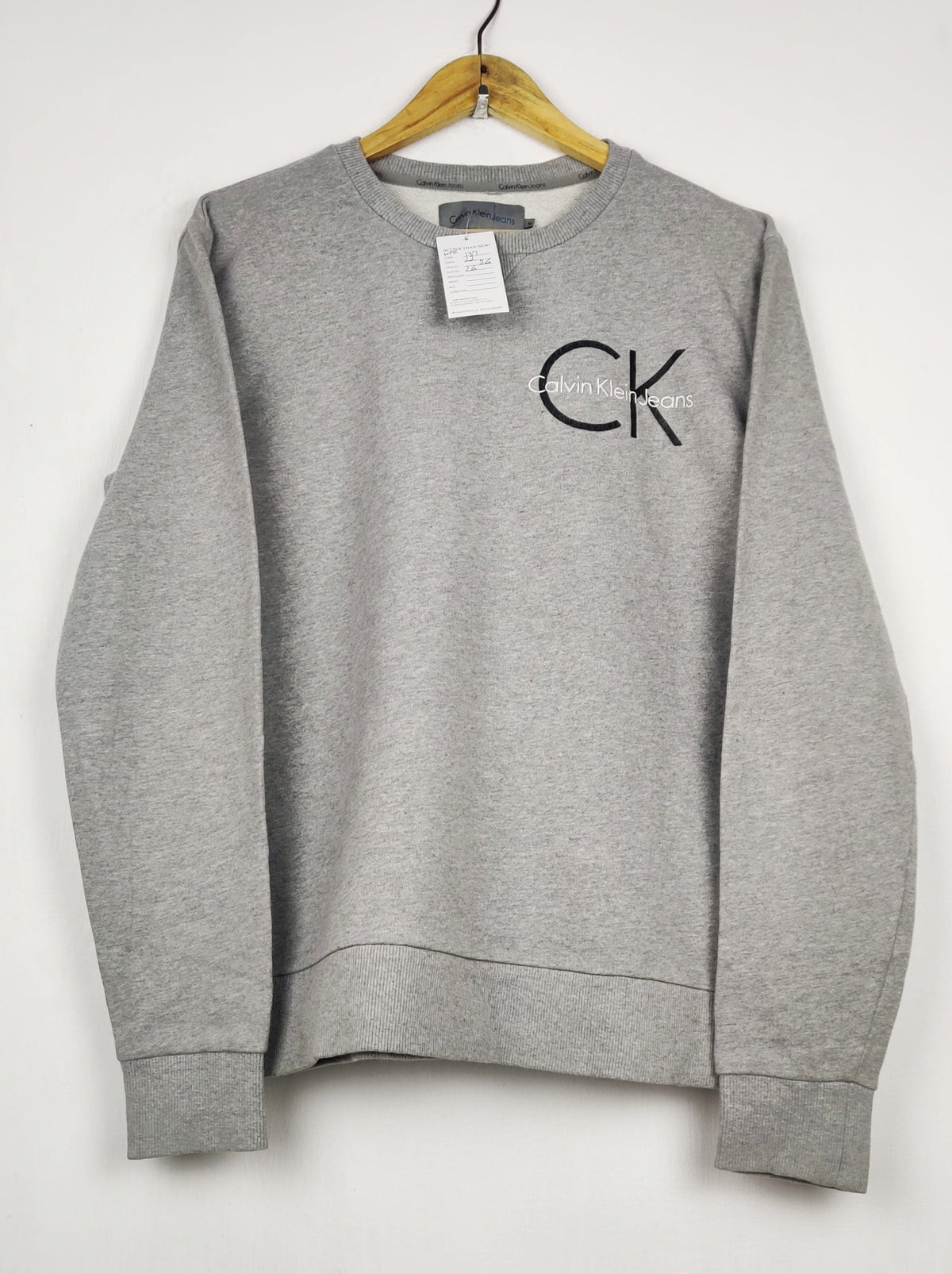 Buy online pre-used pre-loved 100% authentic & Original branded C.A.L.V.I.N. K.L.E.I.N (WMS-137) available in Pakistan. Top international brands avilable.