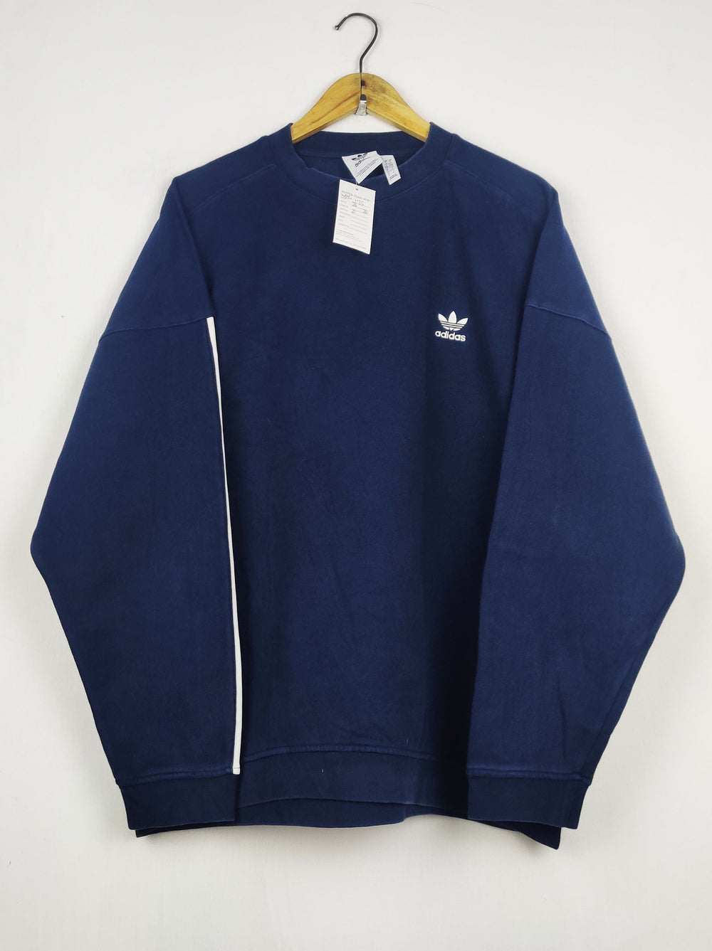 Buy online pre-used pre-loved 100% authentic & Original branded A.D.I.D.A.S (WMS-175) available in Pakistan. Top international brands avilable.