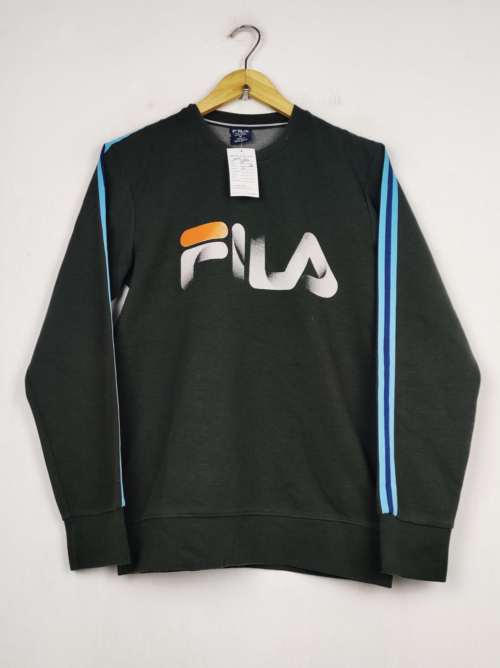 Buy online pre-used pre-loved 100% authentic & Original branded F.I.L.S (WMS-185) available in Pakistan. Top international brands avilable.