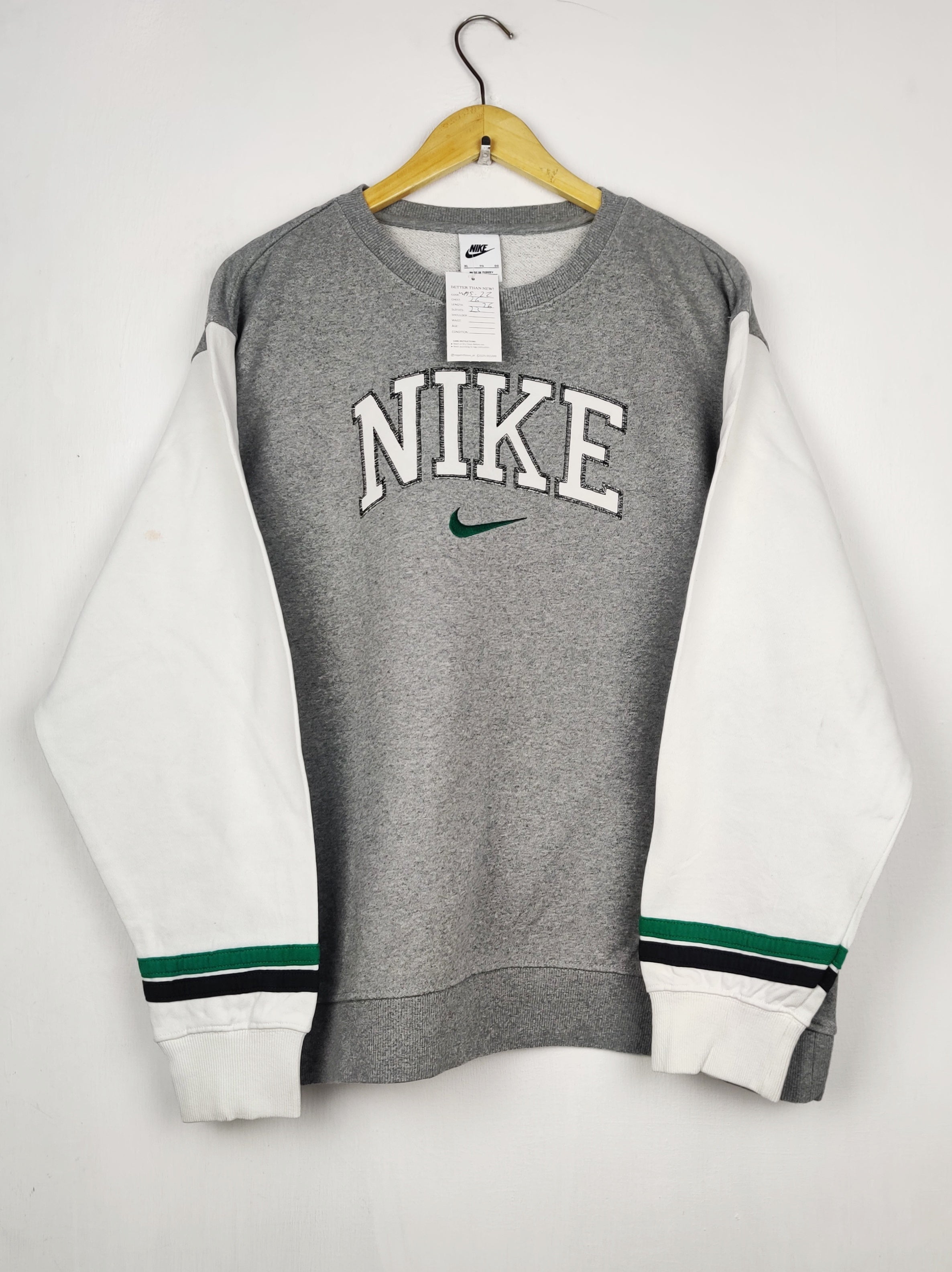 Buy online pre-used pre-loved 100% authentic & Original branded N.I.K.E. (WMS-22) available in Pakistan. Top international brands avilable.