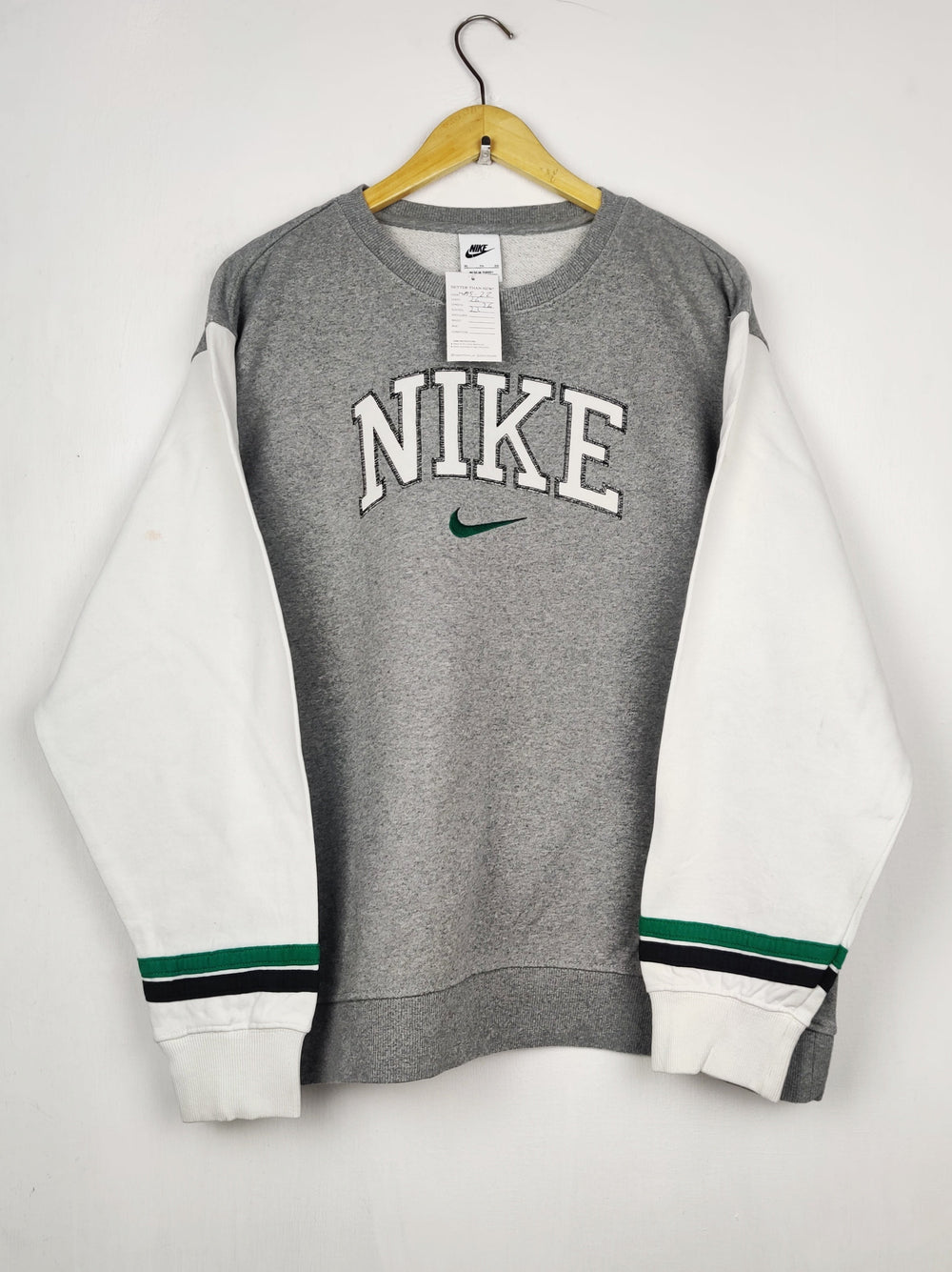 Buy online pre-used pre-loved 100% authentic & Original branded N.I.K.E. (WMS-22) available in Pakistan. Top international brands avilable.
