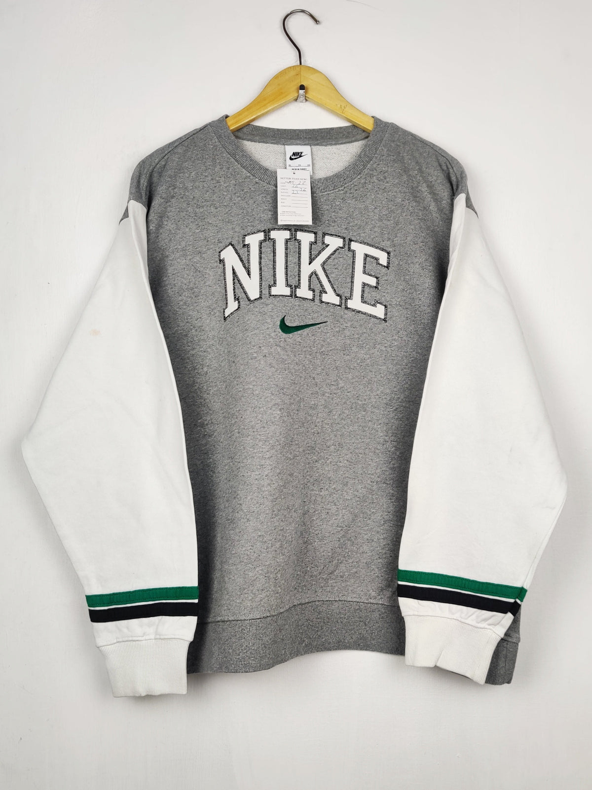 Buy online pre-used pre-loved 100% authentic & Original branded N.I.K.E. (WMS-22) available in Pakistan. Top international brands avilable.
