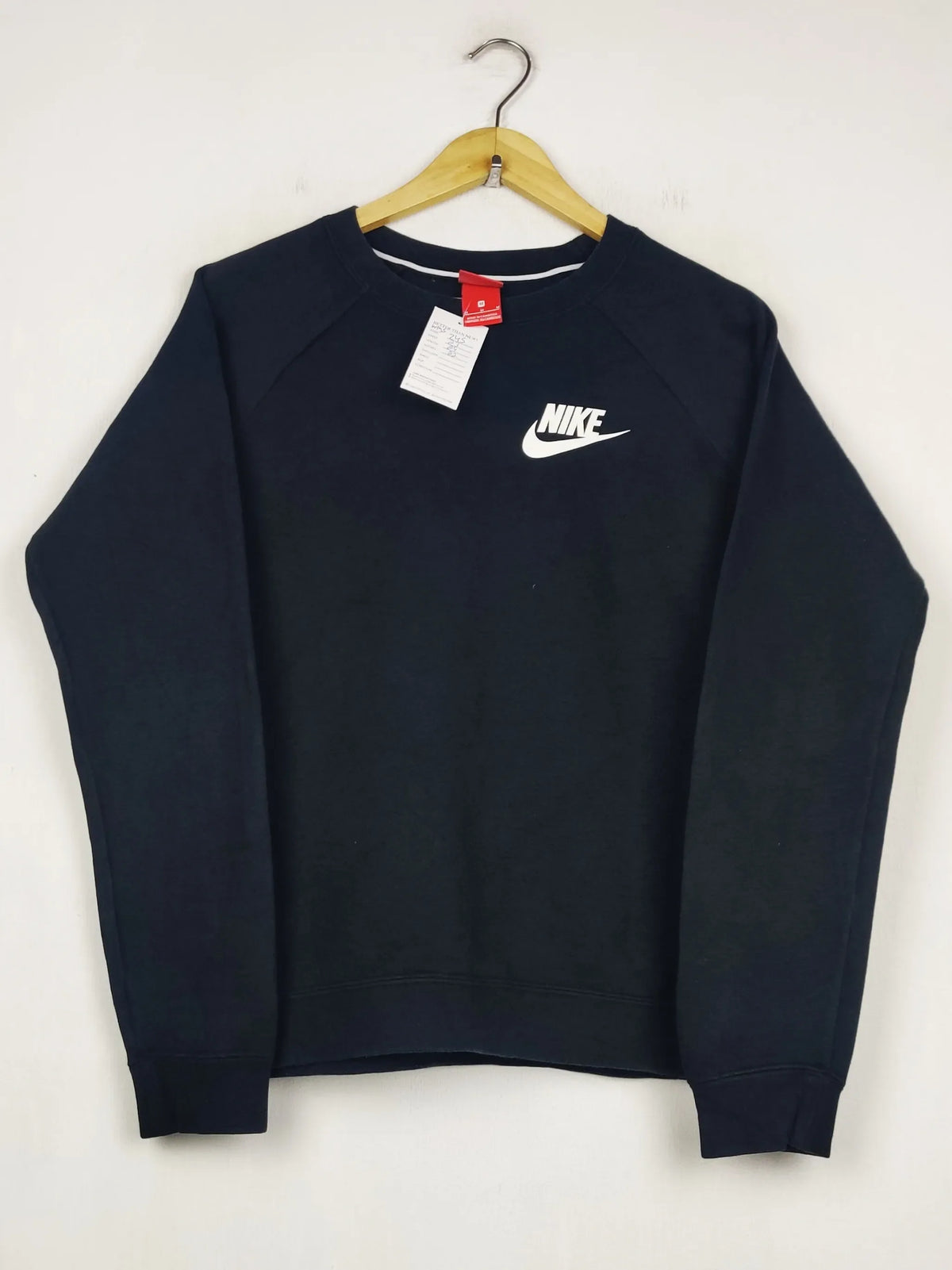 Buy online pre-used pre-loved 100% authentic & Original branded N.I.K.E (WMS-245) available in Pakistan. Top international brands avilable.