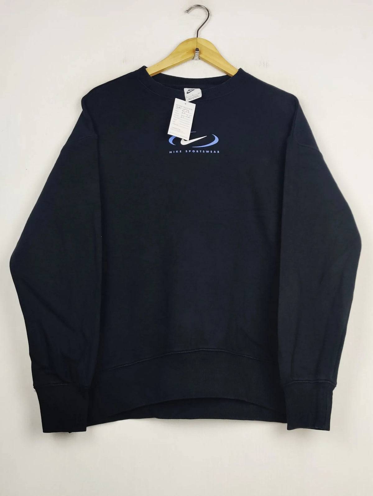 Buy online pre-used pre-loved 100% authentic & Original branded N.I.K.E (WMS-274) available in Pakistan. Top international brands avilable.