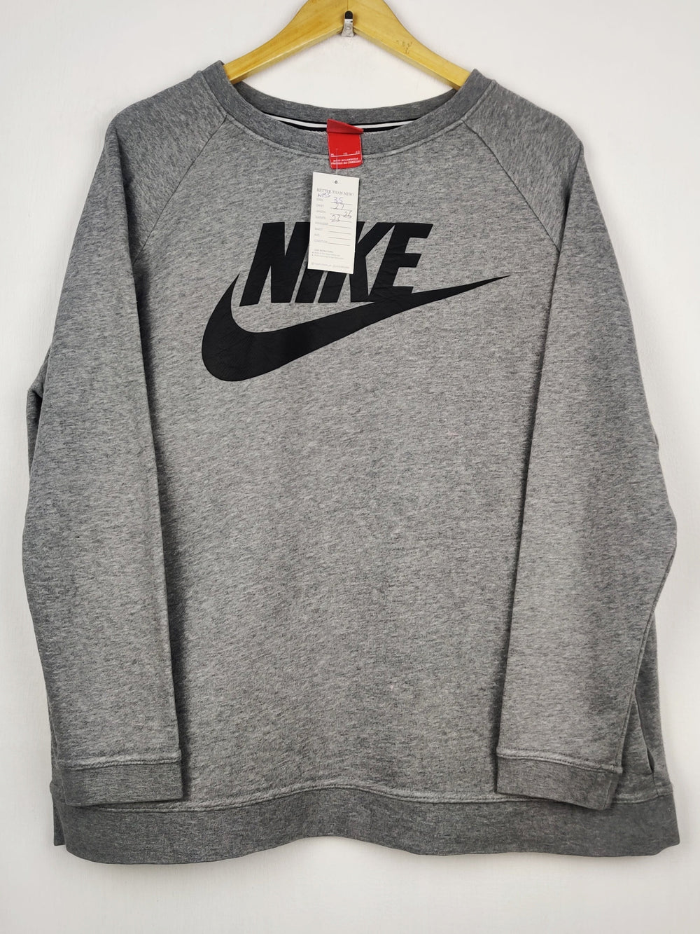 Buy online pre-used pre-loved 100% authentic & Original branded N.I.K.E (WMS-35) available in Pakistan. Top international brands avilable.