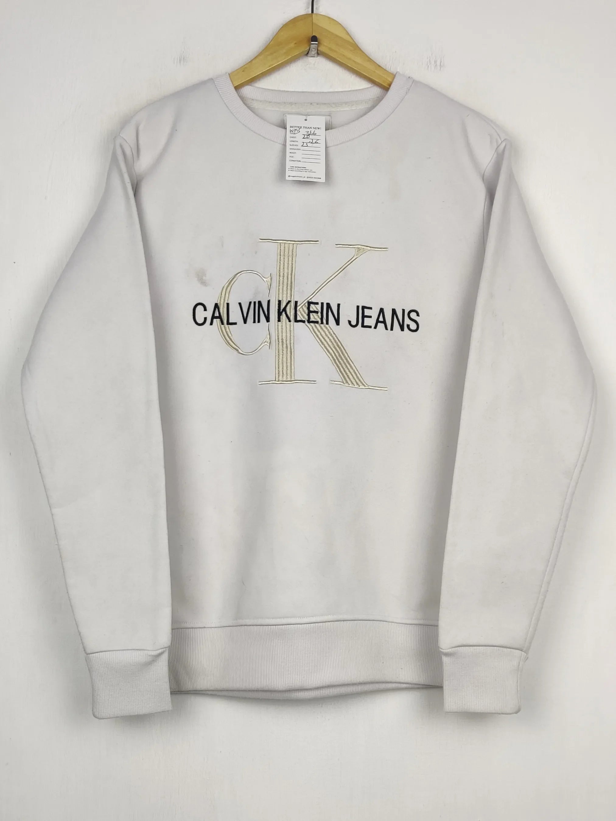 Buy online pre-used pre-loved 100% authentic & Original branded C.A.L.V.I.N K.L.E.I.N (WMS-366) available in Pakistan. Top international brands avilable.