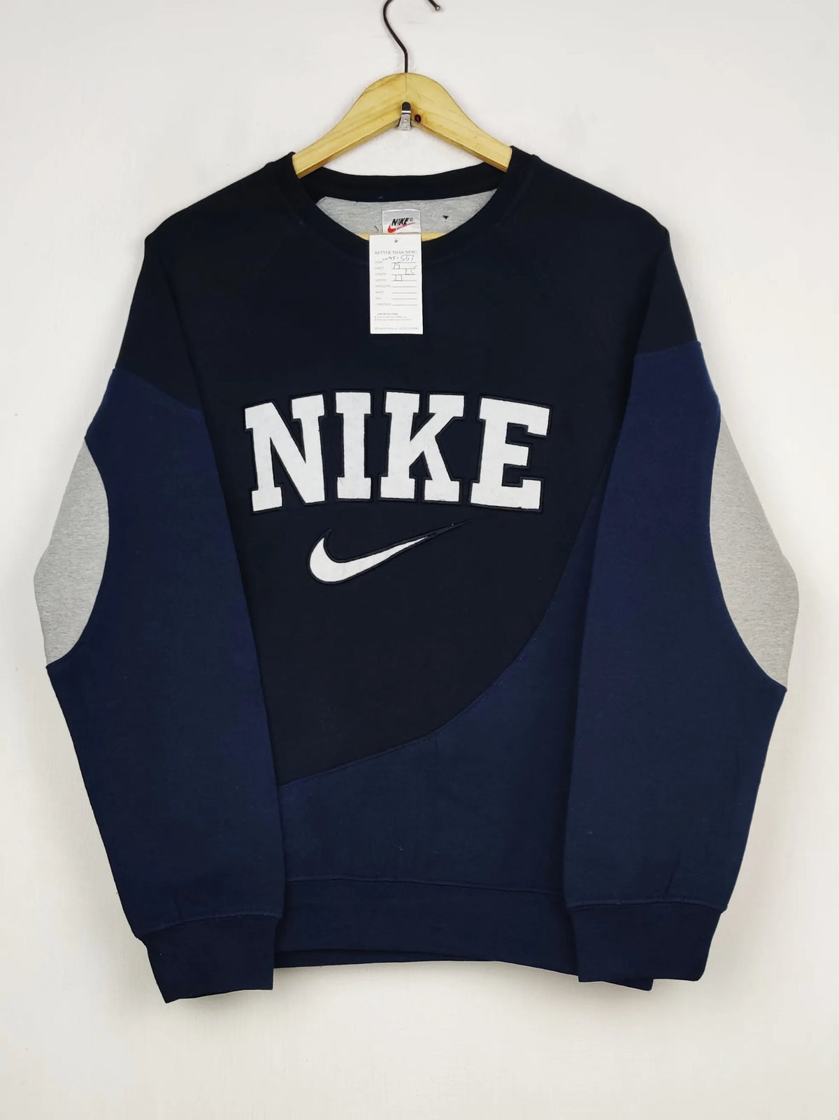 Buy online pre-used pre-loved 100% authentic & Original branded N.I.K.E (WMS-551) available in Pakistan. Top international brands avilable.