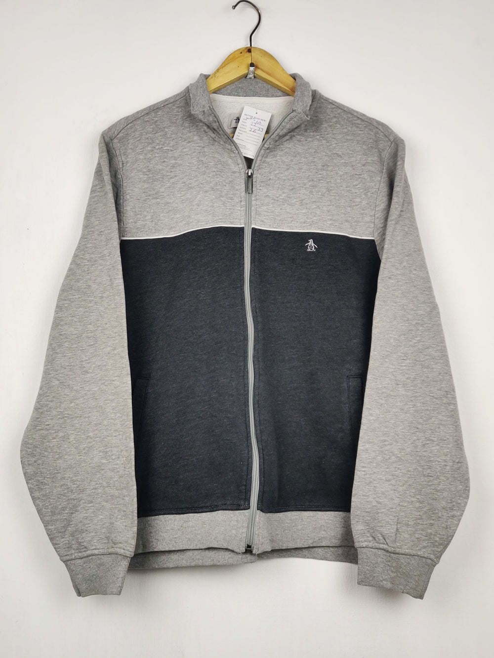 Buy online pre-used pre-loved 100% authentic & Original branded Penguin (WMS-60) available in Pakistan. Top international brands avilable.
