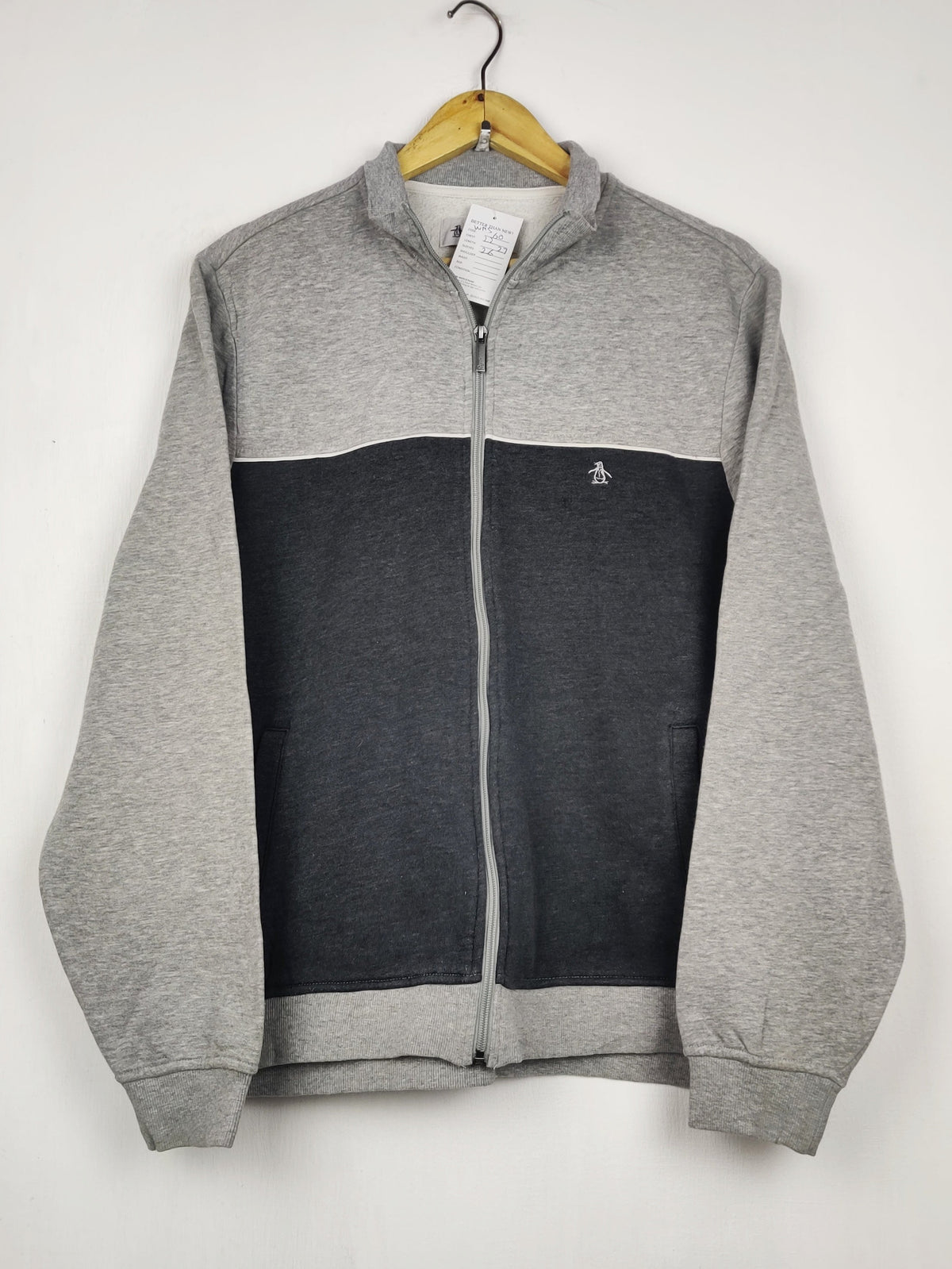 Buy online pre-used pre-loved 100% authentic & Original branded Penguin (WMS-60) available in Pakistan. Top international brands avilable.