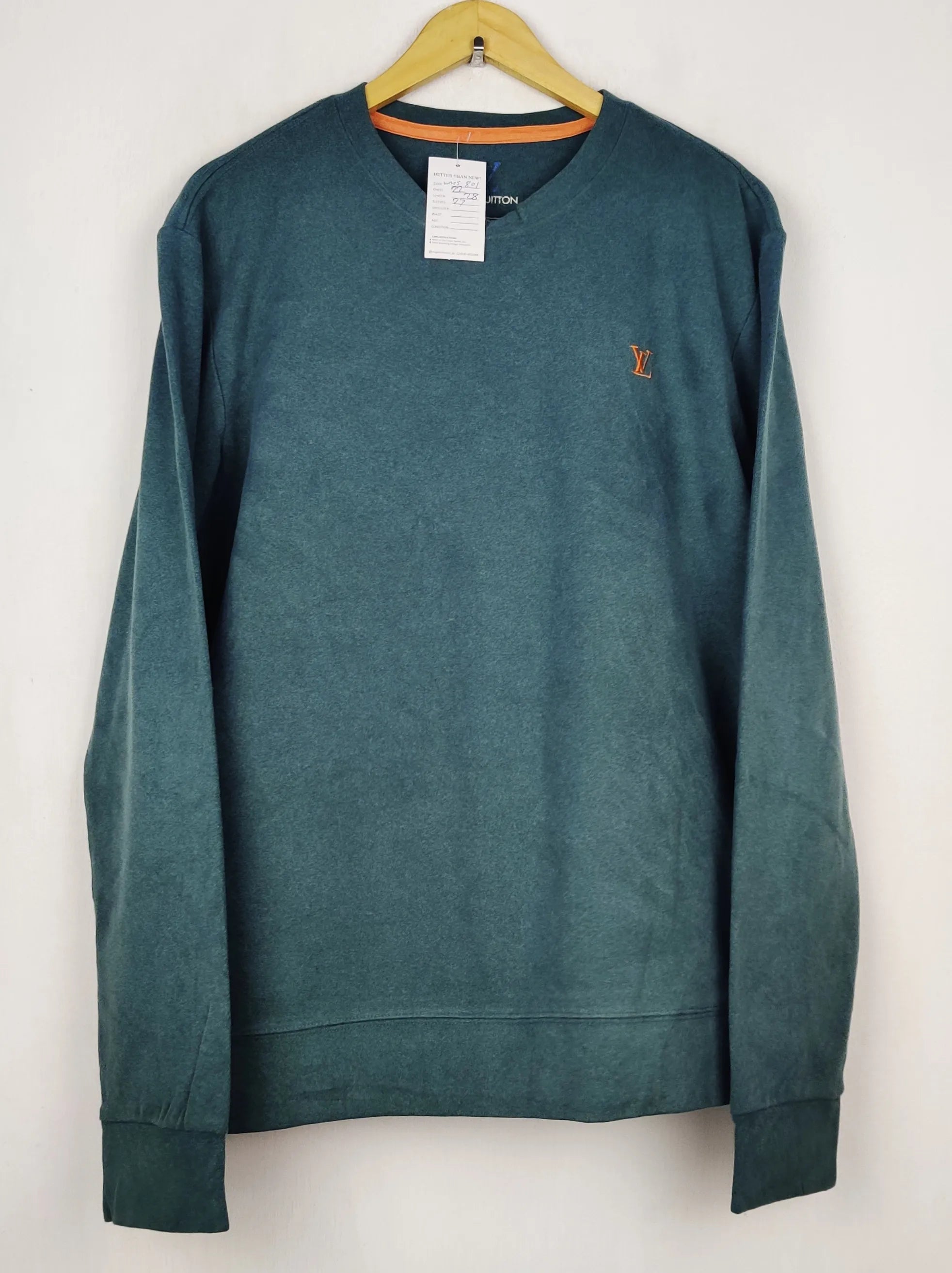 Buy online pre-used pre-loved 100% authentic & Original branded L.O.U.I.S V.U.I.T.T.O.N (WMS-801) available in Pakistan. Top international brands avilable.