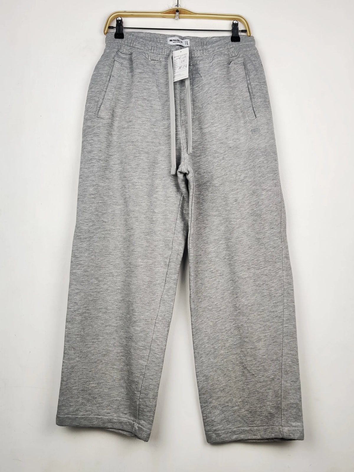 Buy online pre-used pre-loved 100% authentic & Original branded Pull & Bear (WMT-133) available in Pakistan. Top international brands avilable.