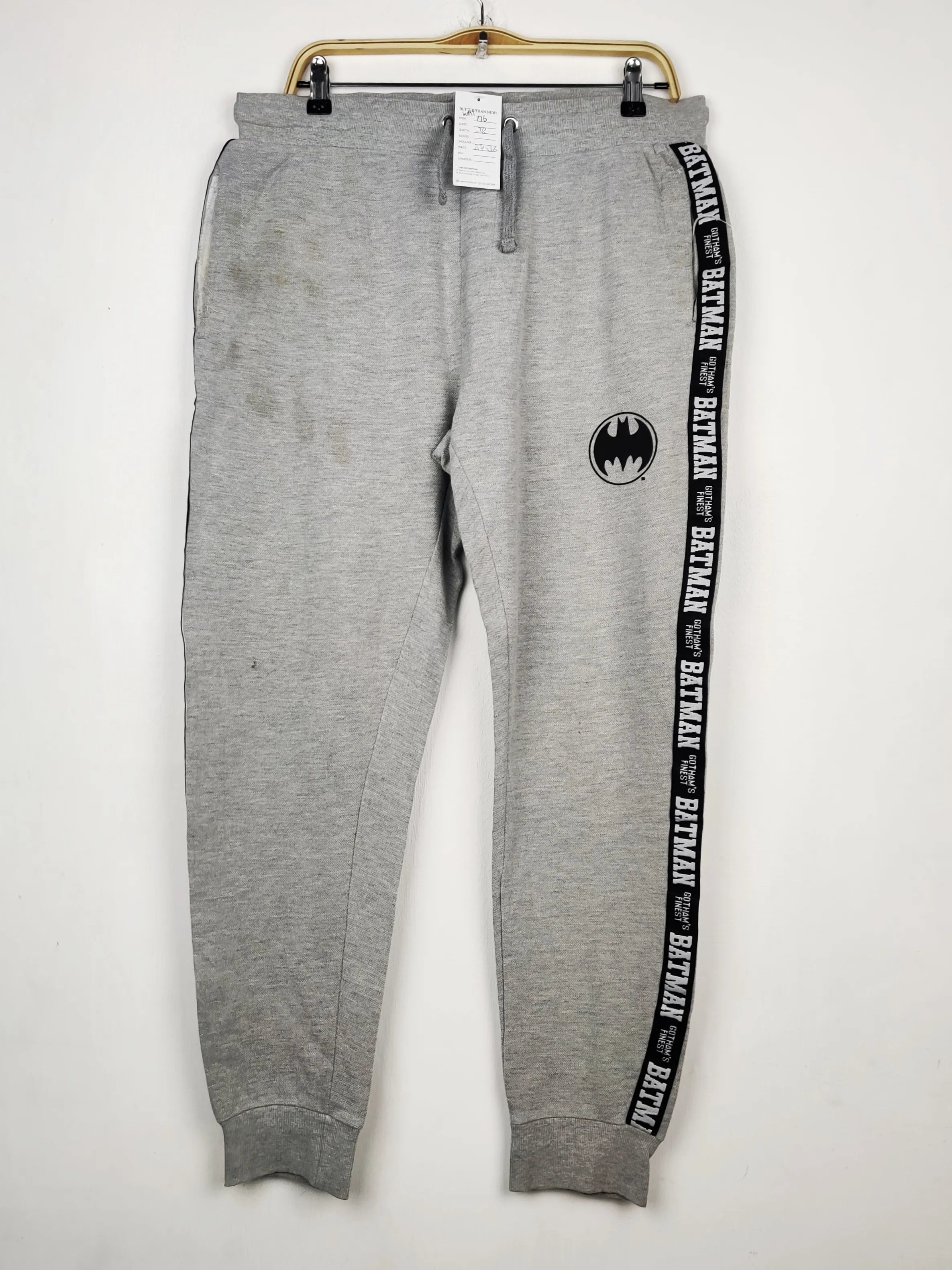 Buy online pre-used pre-loved 100% authentic & Original branded Batman (WMT-176) available in Pakistan. Top international brands avilable.