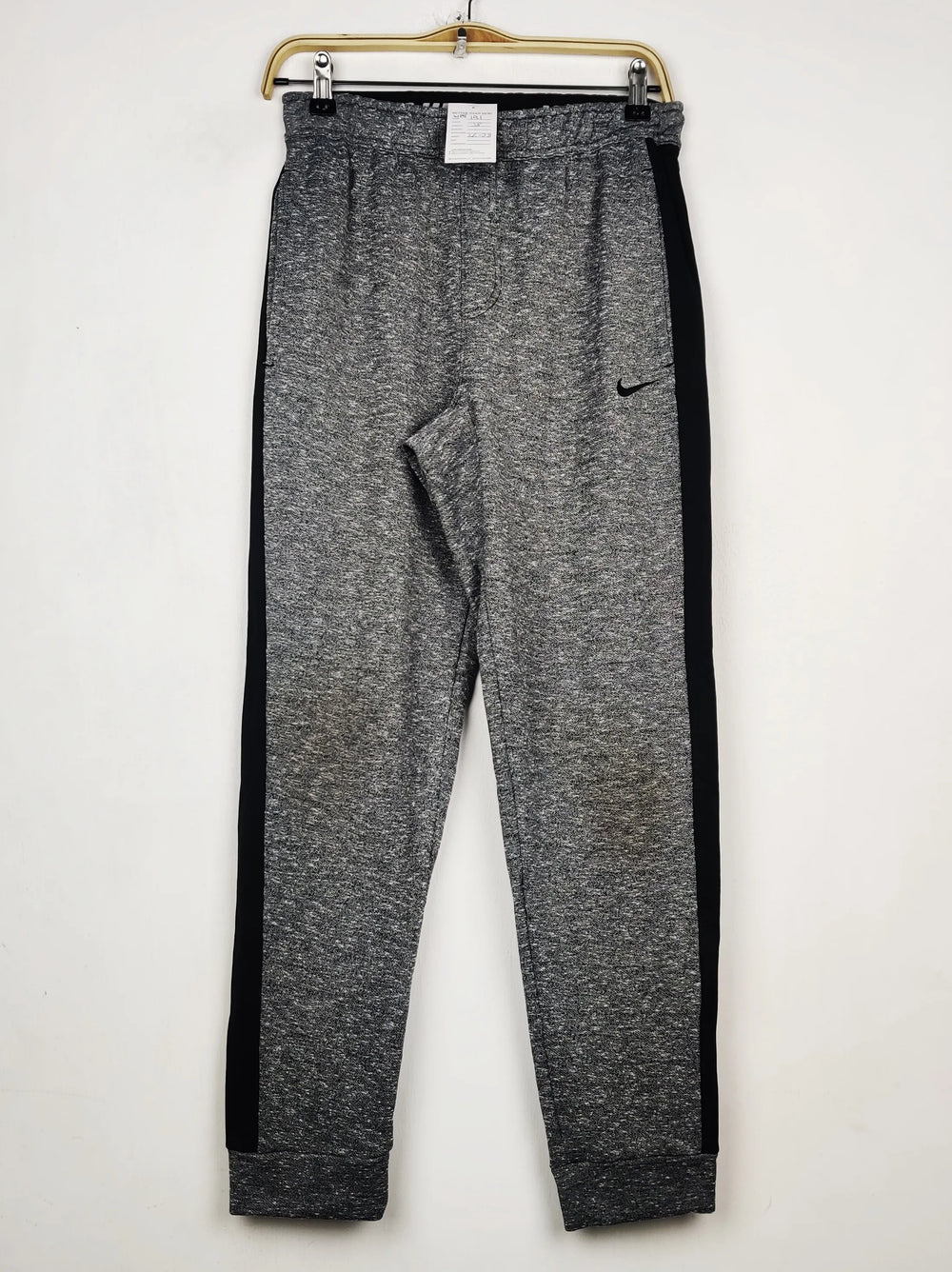 Buy online pre-used pre-loved 100% authentic & Original branded Nike (WMT-191) available in Pakistan. Top international brands avilable.