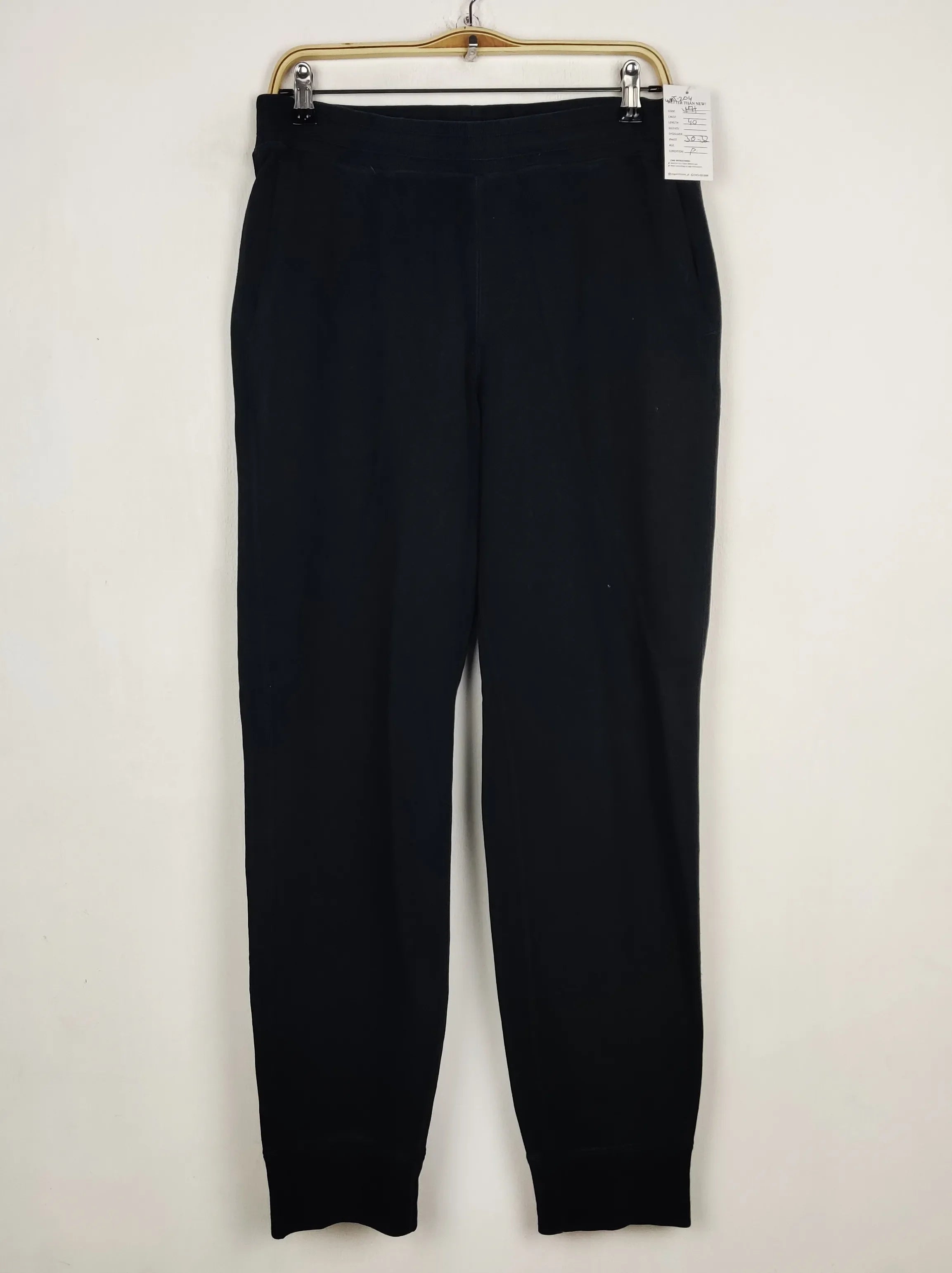 Buy online pre-used pre-loved 100% authentic & Original branded Uniqlo (WMT-204) available in Pakistan. Top international brands avilable.