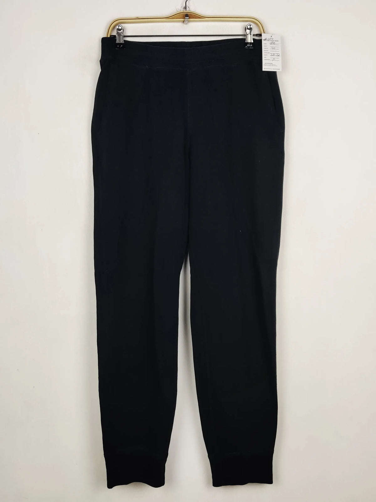 Buy online pre-used pre-loved 100% authentic & Original branded Uniqlo (WMT-204) available in Pakistan. Top international brands avilable.
