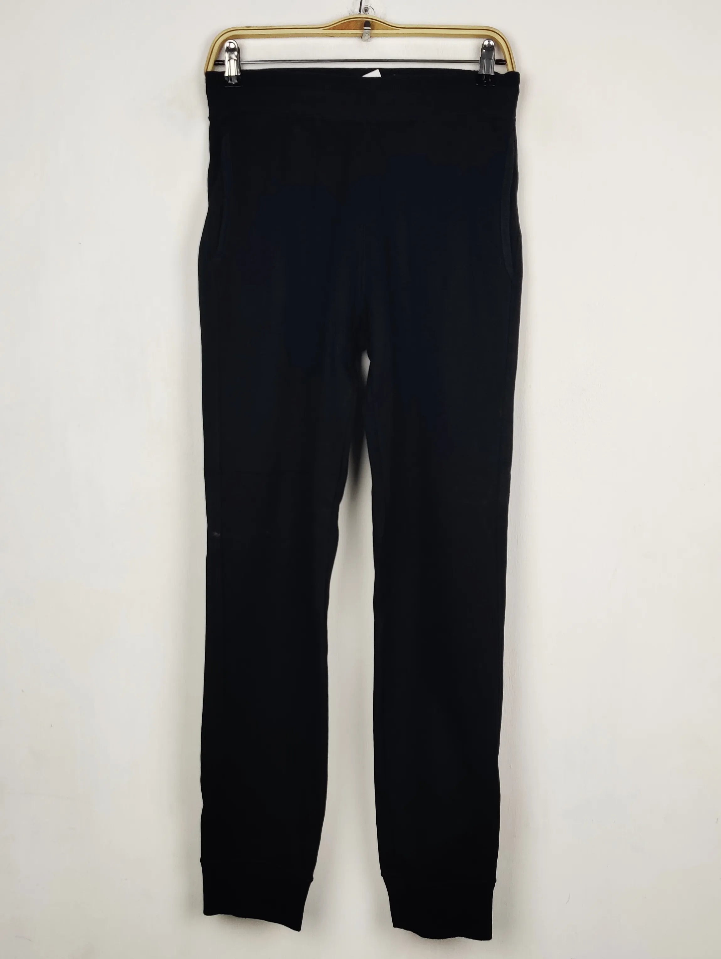 Buy online pre-used pre-loved 100% authentic & Original branded Uniqlo (WMT-263) available in Pakistan. Top international brands avilable.