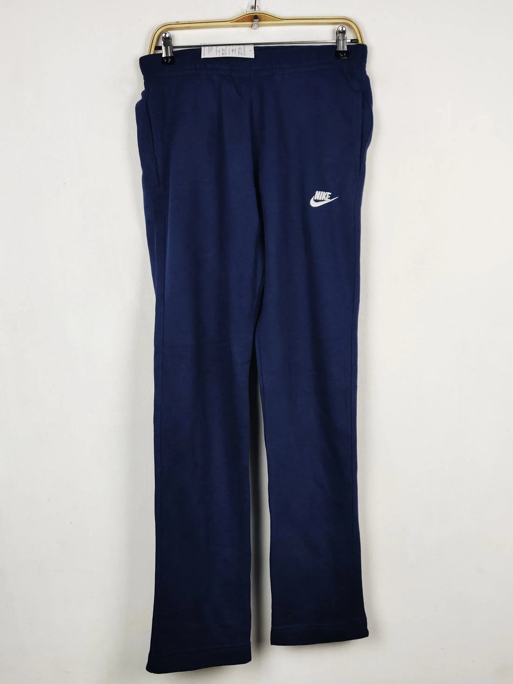 Buy online pre-used pre-loved 100% authentic & Original branded N.I.K.E (WMT-278) available in Pakistan. Top international brands avilable.
