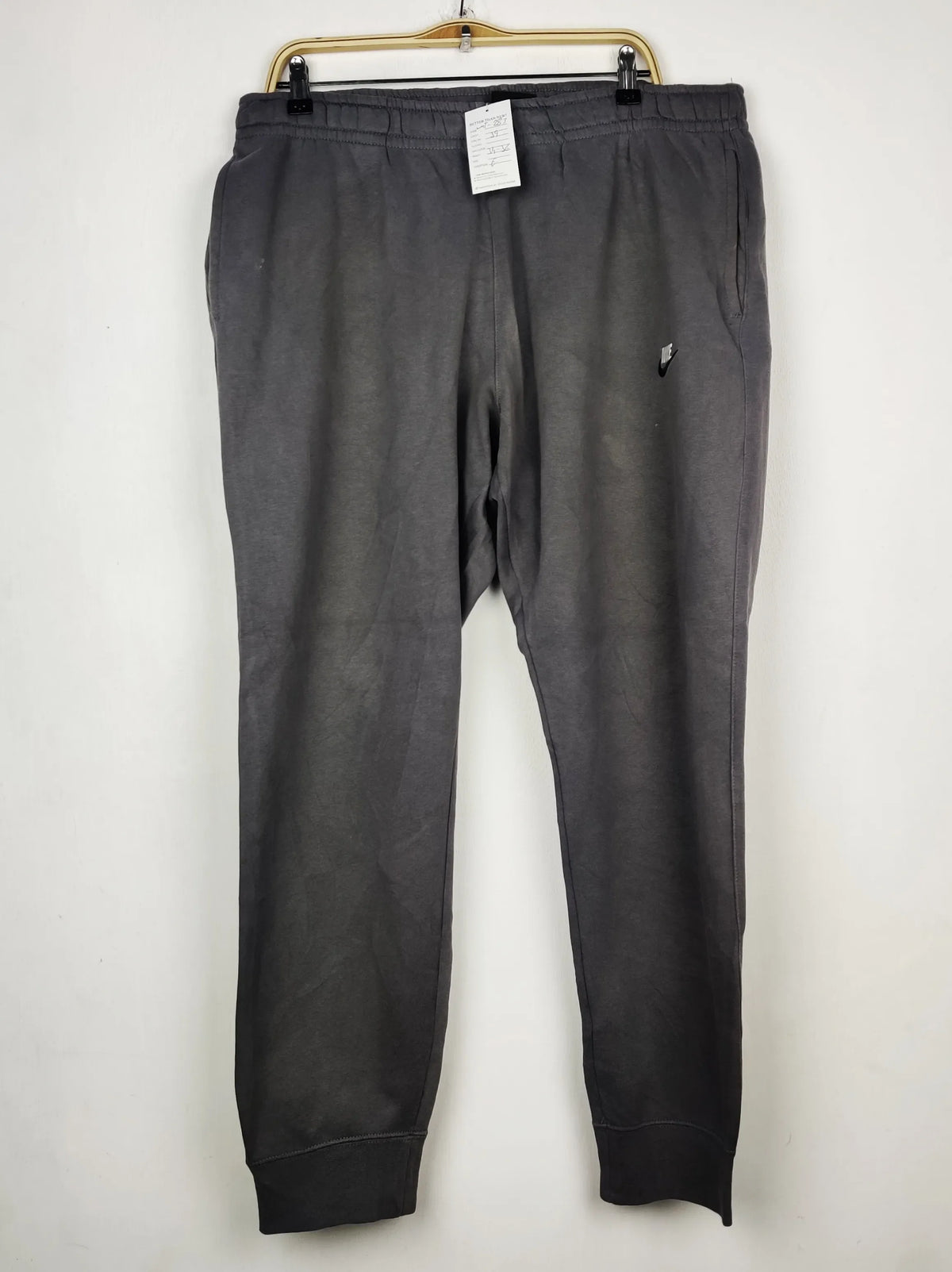 Buy online pre-used pre-loved 100% authentic & Original branded N.I.K.E (WMT-283) available in Pakistan. Top international brands avilable.