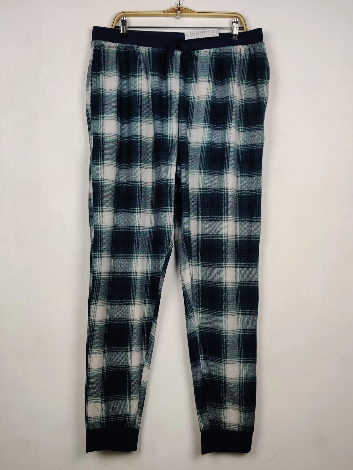 Buy online pre-used pre-loved 100% authentic & Original branded Unknown Brand (WMT-31) available in Pakistan. Top international brands avilable.