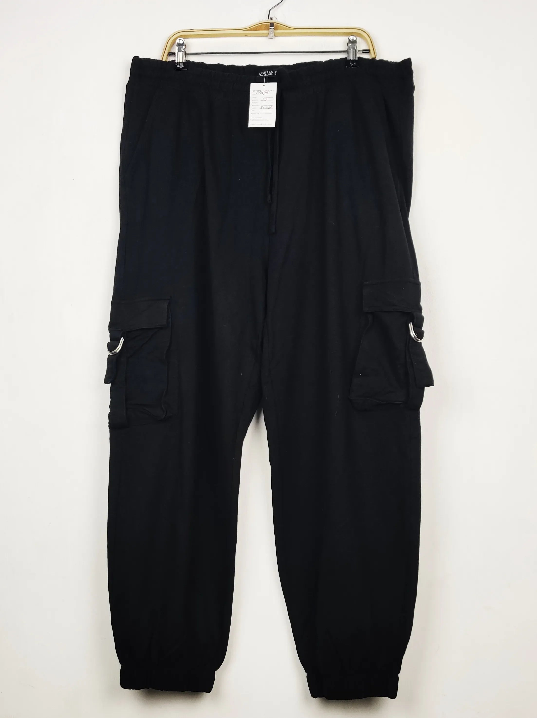 Buy online pre-used pre-loved 100% authentic & Original branded Limited Collection (WMT-325) available in Pakistan. Top international brands avilable.