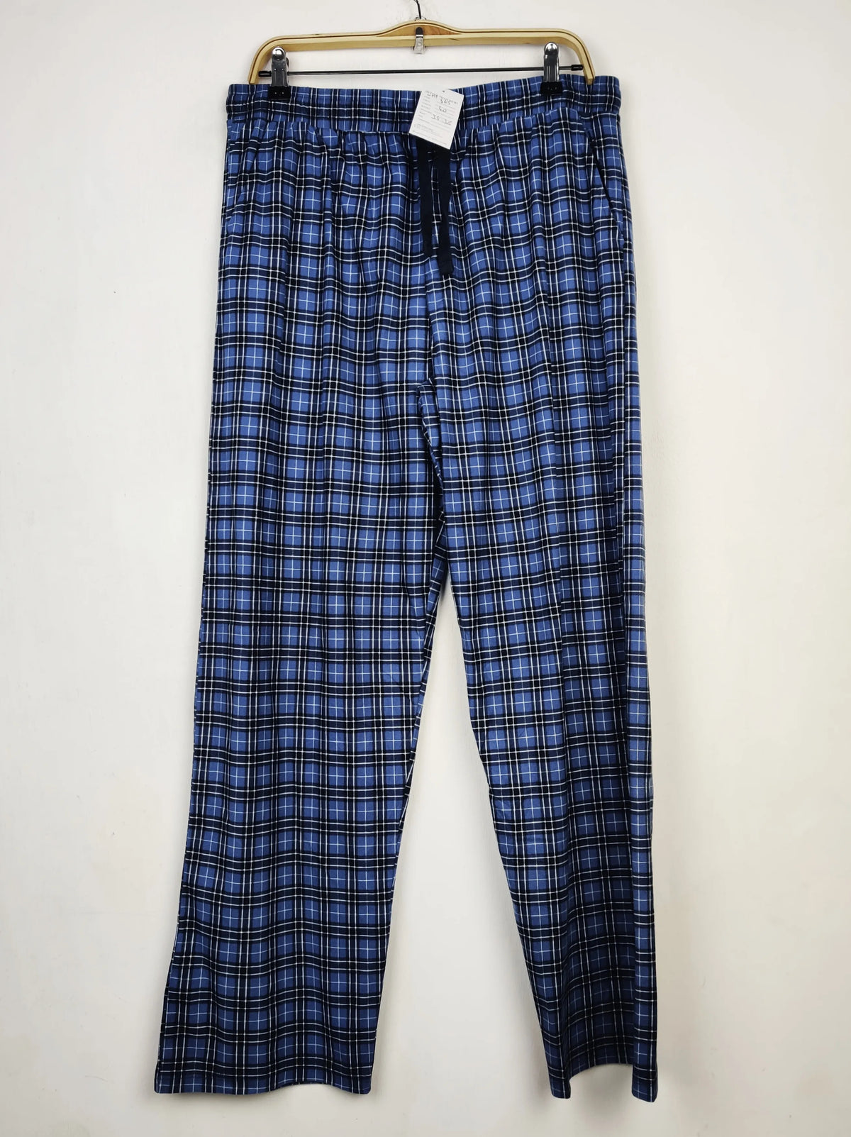 Buy online pre-used pre-loved 100% authentic & Original branded Unknown Brand (WMT-365) available in Pakistan. Top international brands avilable.