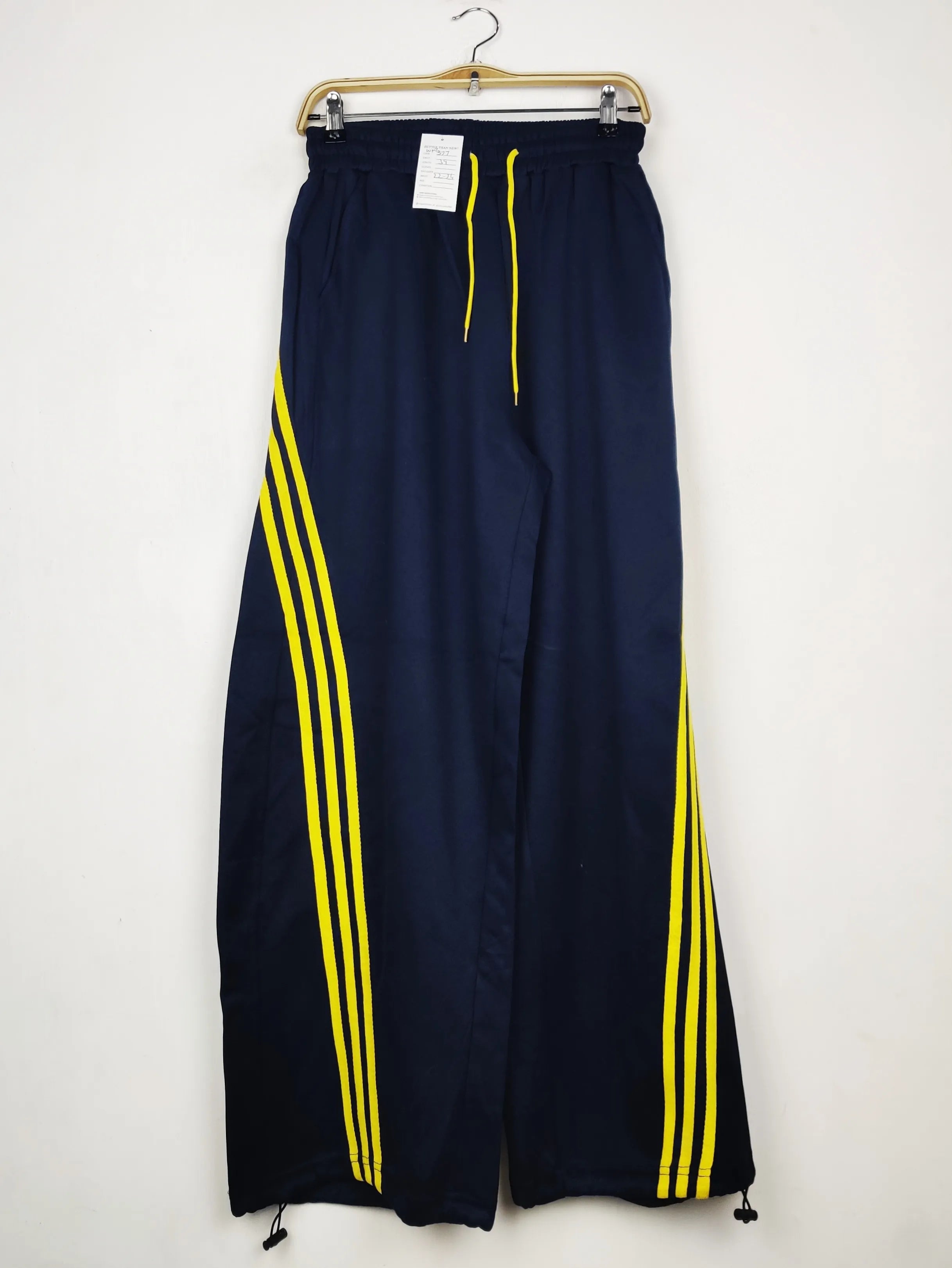 Buy online pre-used pre-loved 100% authentic & Original branded Unknown Brand (WMT-377) available in Pakistan. Top international brands avilable.