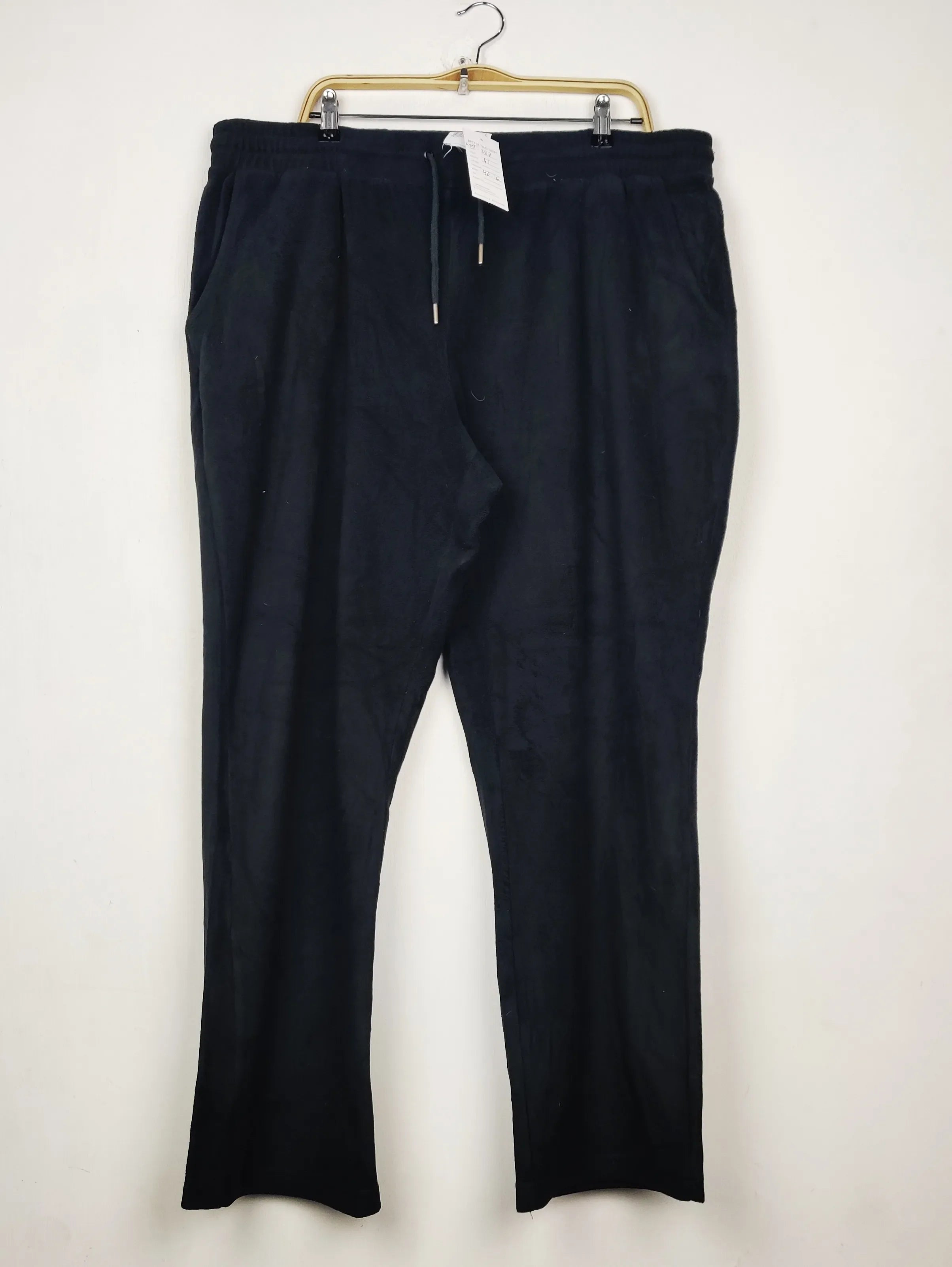 Buy online pre-used pre-loved 100% authentic & Original branded Damart (WMT-387) available in Pakistan. Top international brands avilable.