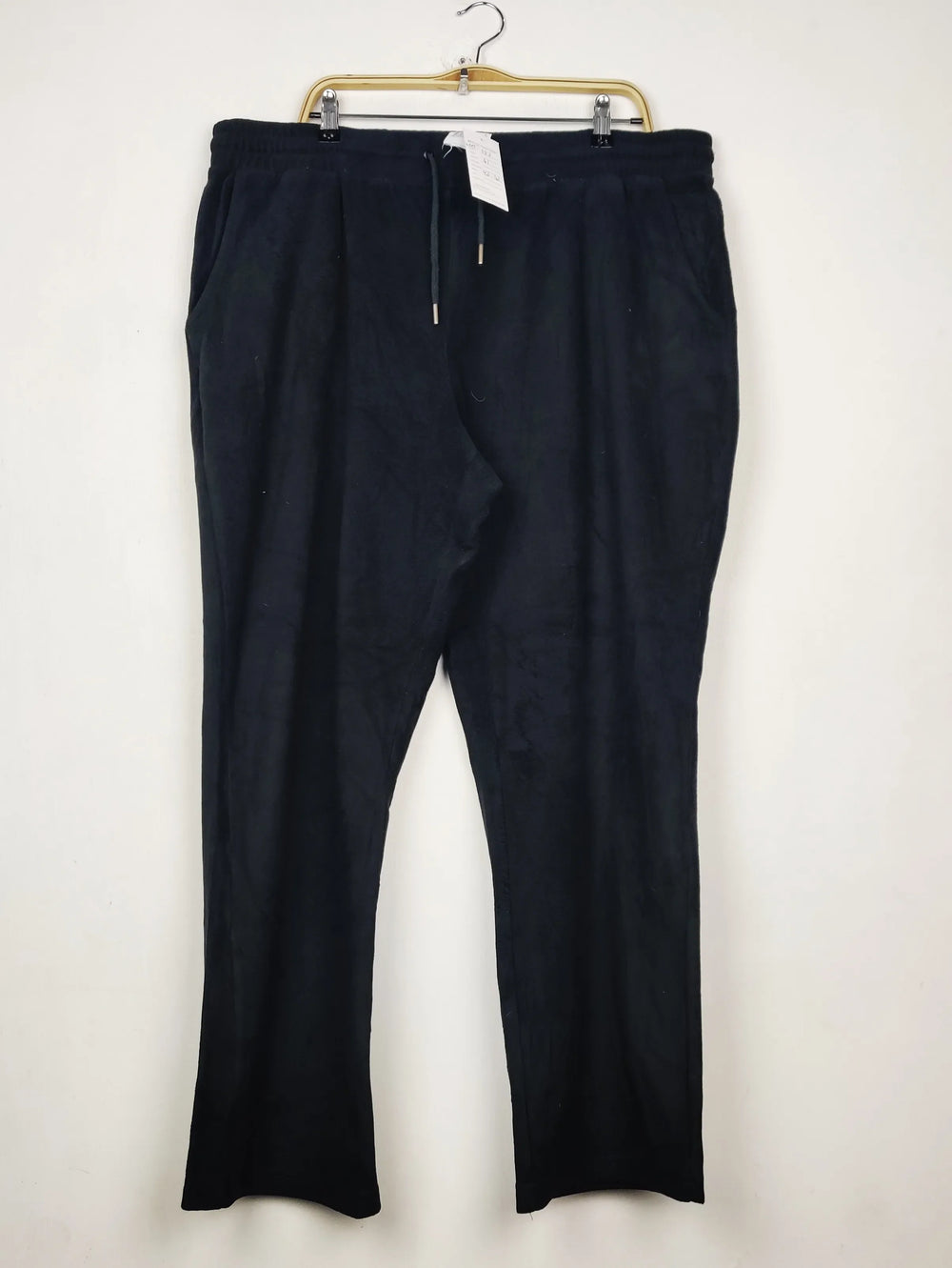 Buy online pre-used pre-loved 100% authentic & Original branded Damart (WMT-387) available in Pakistan. Top international brands avilable.