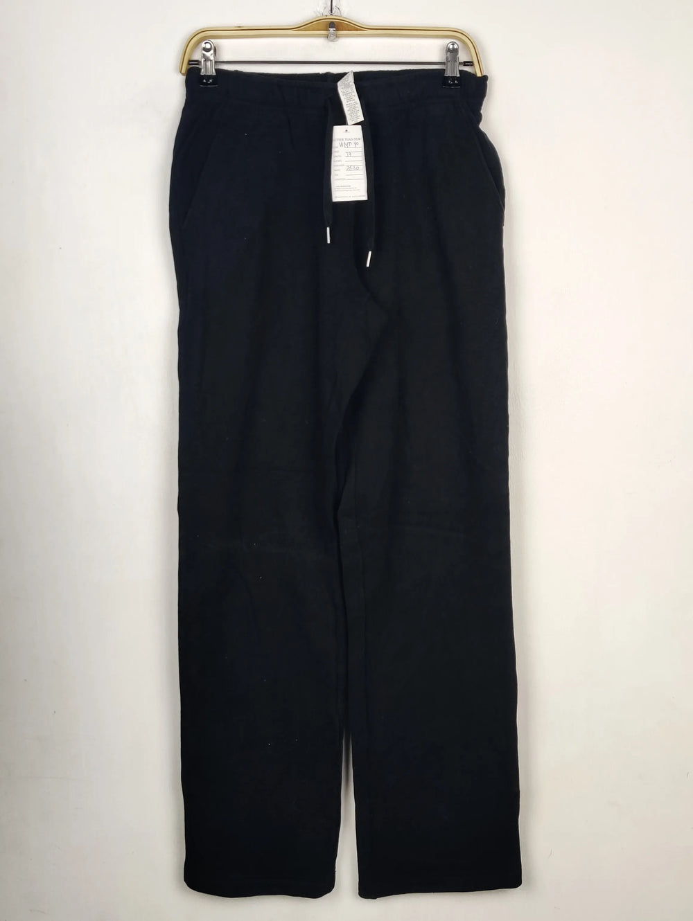 Buy online pre-used pre-loved 100% authentic & Original branded Unknown Brand (WMT-40) available in Pakistan. Top international brands avilable.