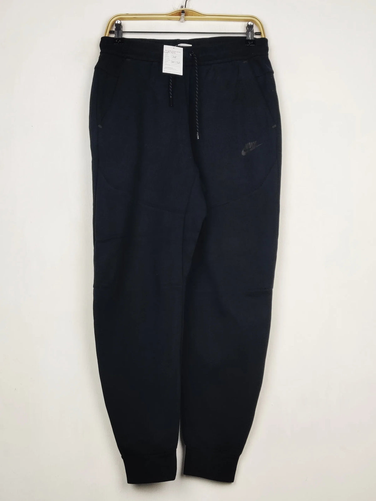 Buy online pre-used pre-loved 100% authentic & Original branded Nike (WMT-414) available in Pakistan. Top international brands avilable.