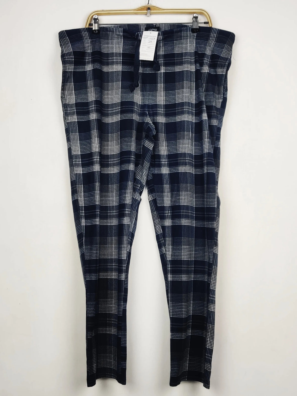 Buy online pre-used pre-loved 100% authentic & Original branded Unknown Brand (WMT-427) available in Pakistan. Top international brands avilable.