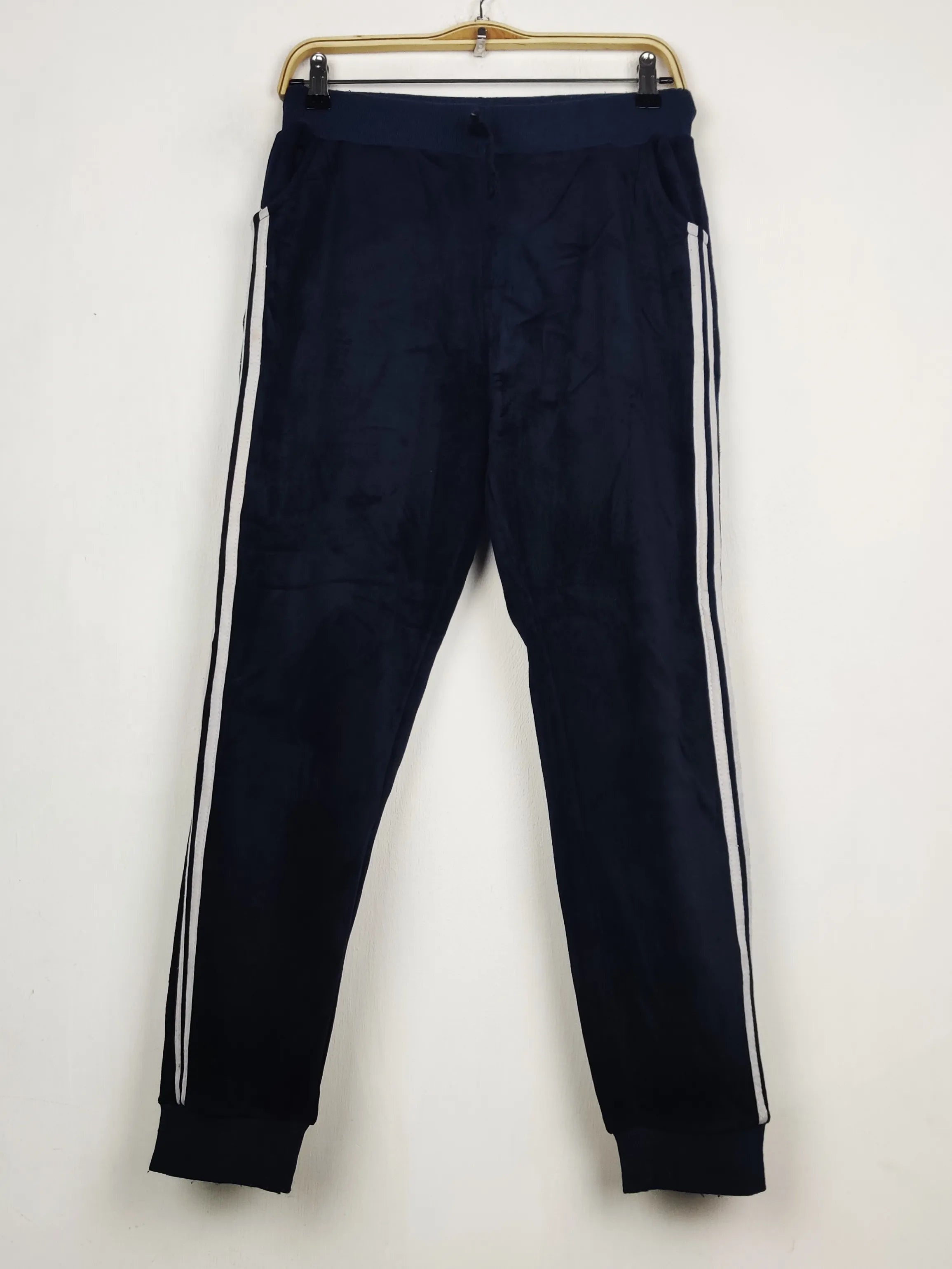 Buy online pre-used pre-loved 100% authentic & Original branded Unknown Brand (WMT-499) available in Pakistan. Top international brands avilable.