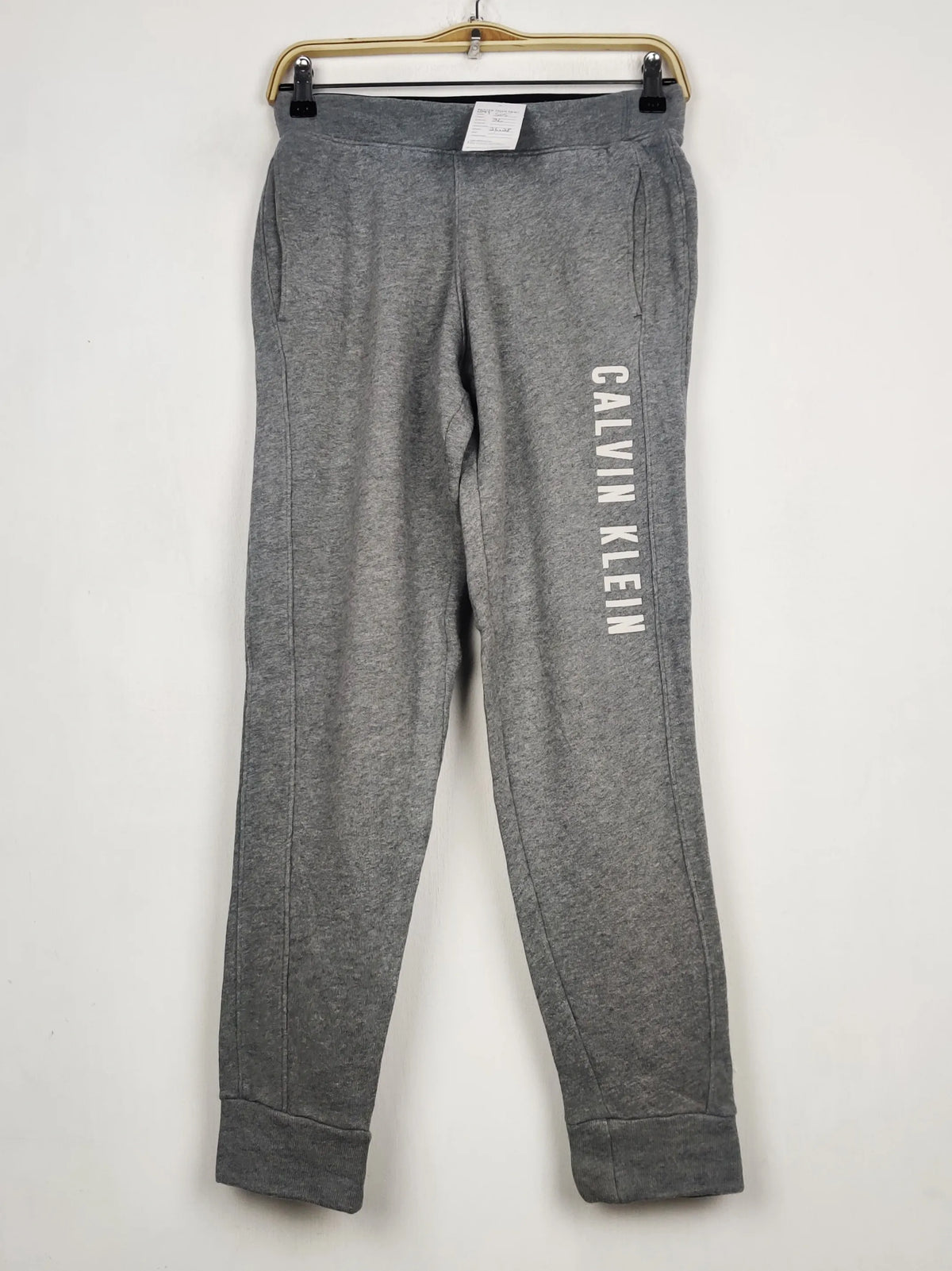 Buy online pre-used pre-loved 100% authentic & Original branded C.A.L.V.I.N K.L.E.I.N (WMT-505) available in Pakistan. Top international brands avilable.
