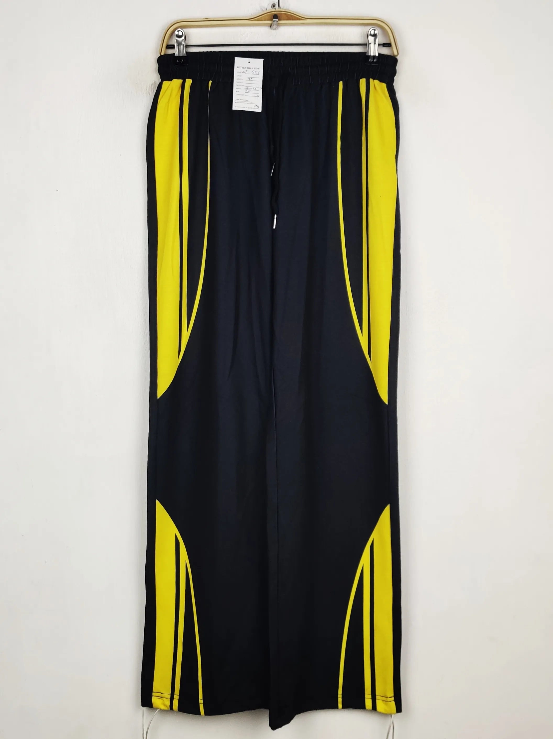 Buy online pre-used pre-loved 100% authentic & Original branded Unknown Brand (WMT-553) available in Pakistan. Top international brands avilable.